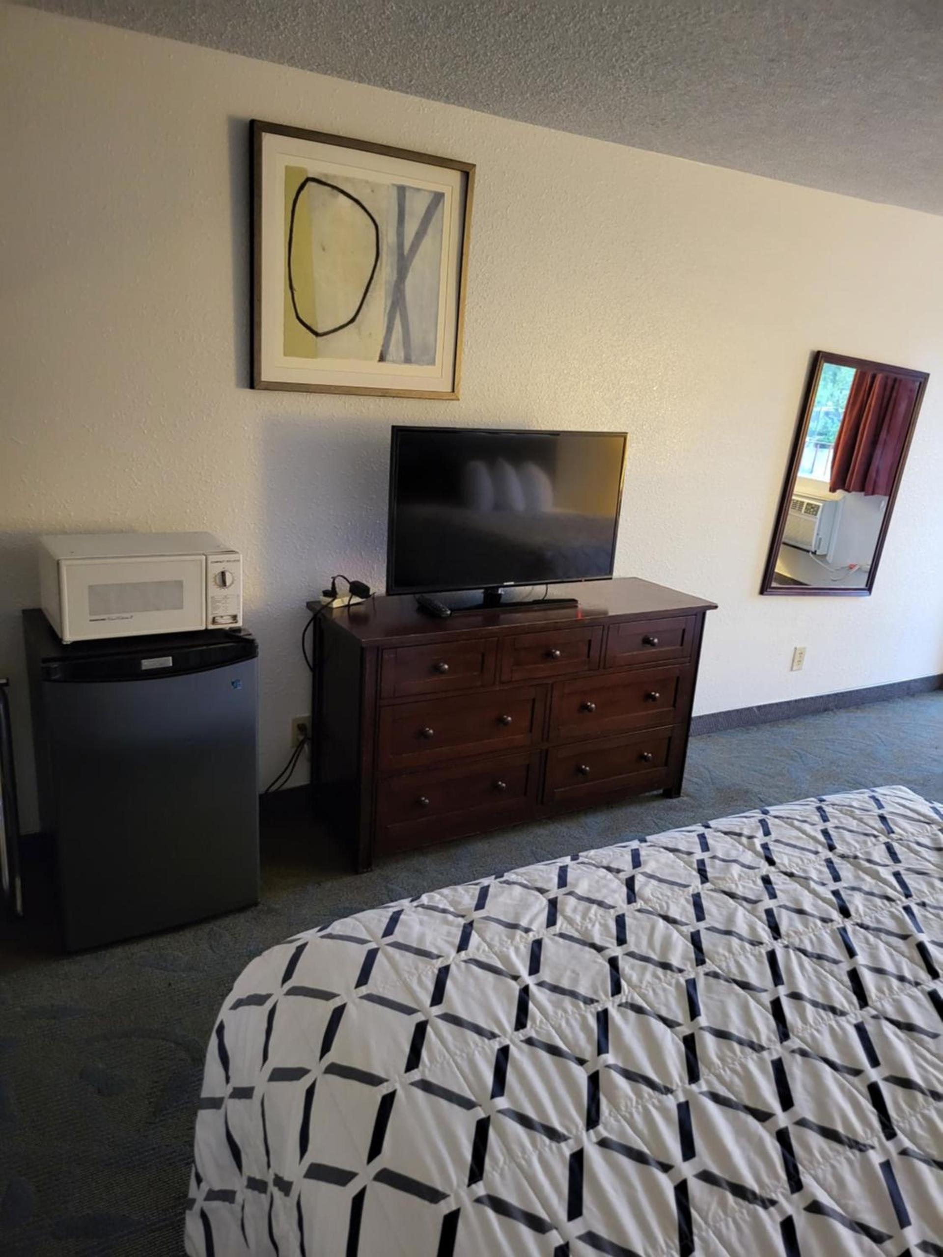 Smokey Point Motor Inn photo 22