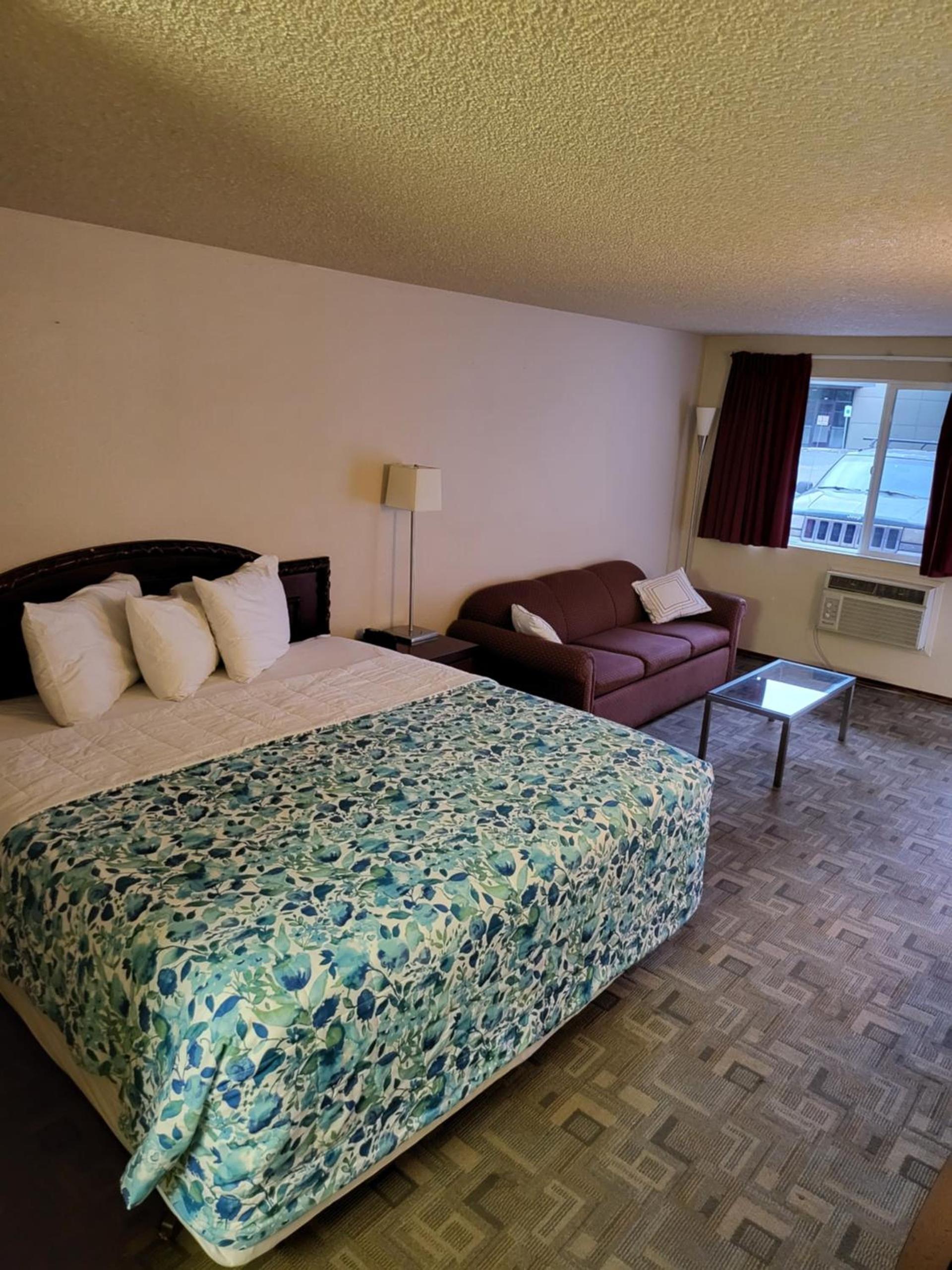 Smokey Point Motor Inn photo 42