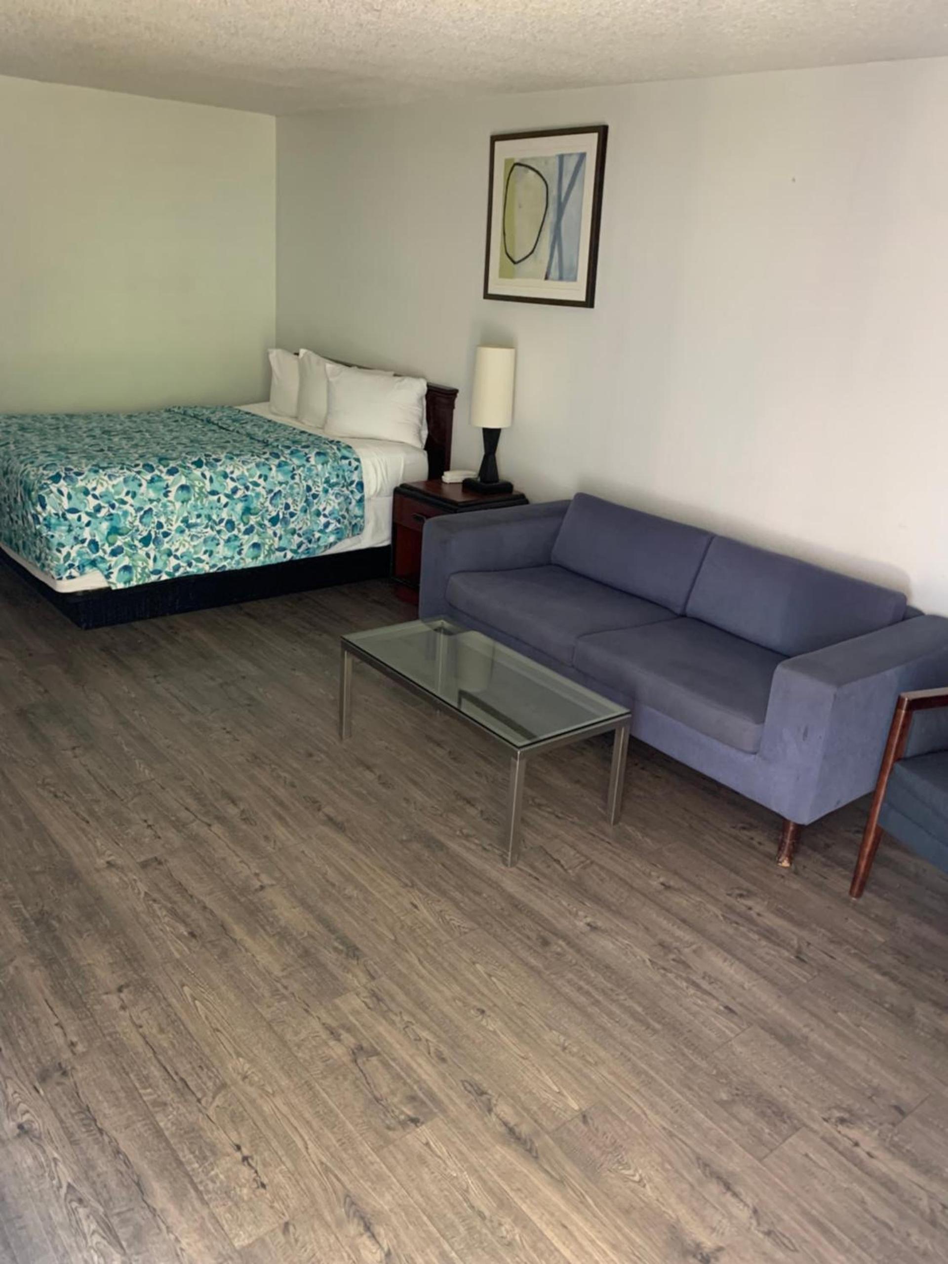 Smokey Point Motor Inn photo 43