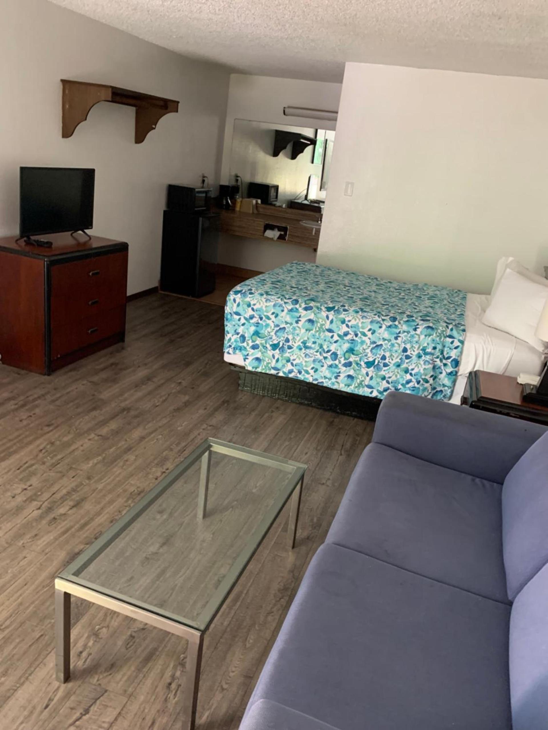 Smokey Point Motor Inn photo 37