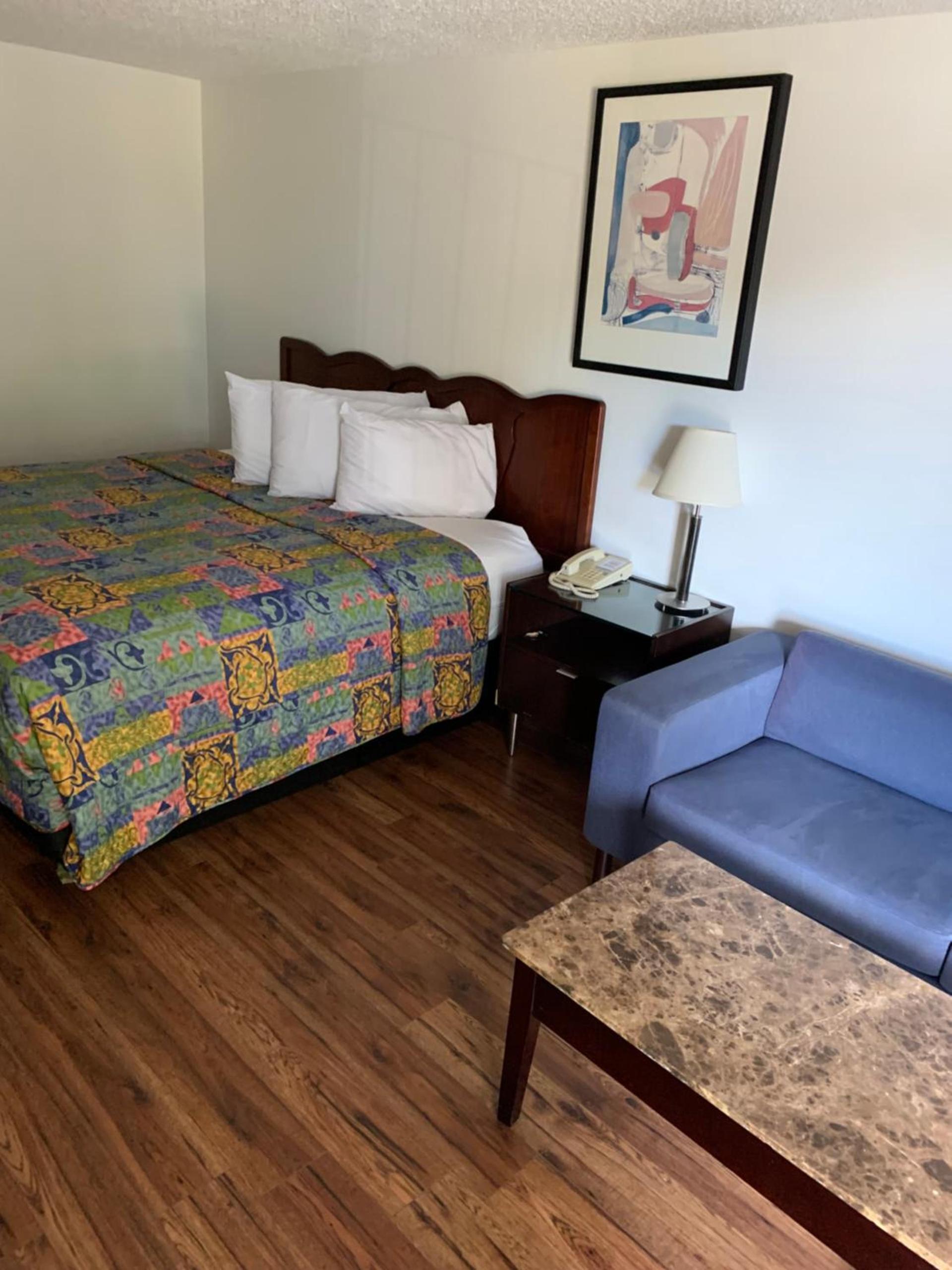 Smokey Point Motor Inn photo 33
