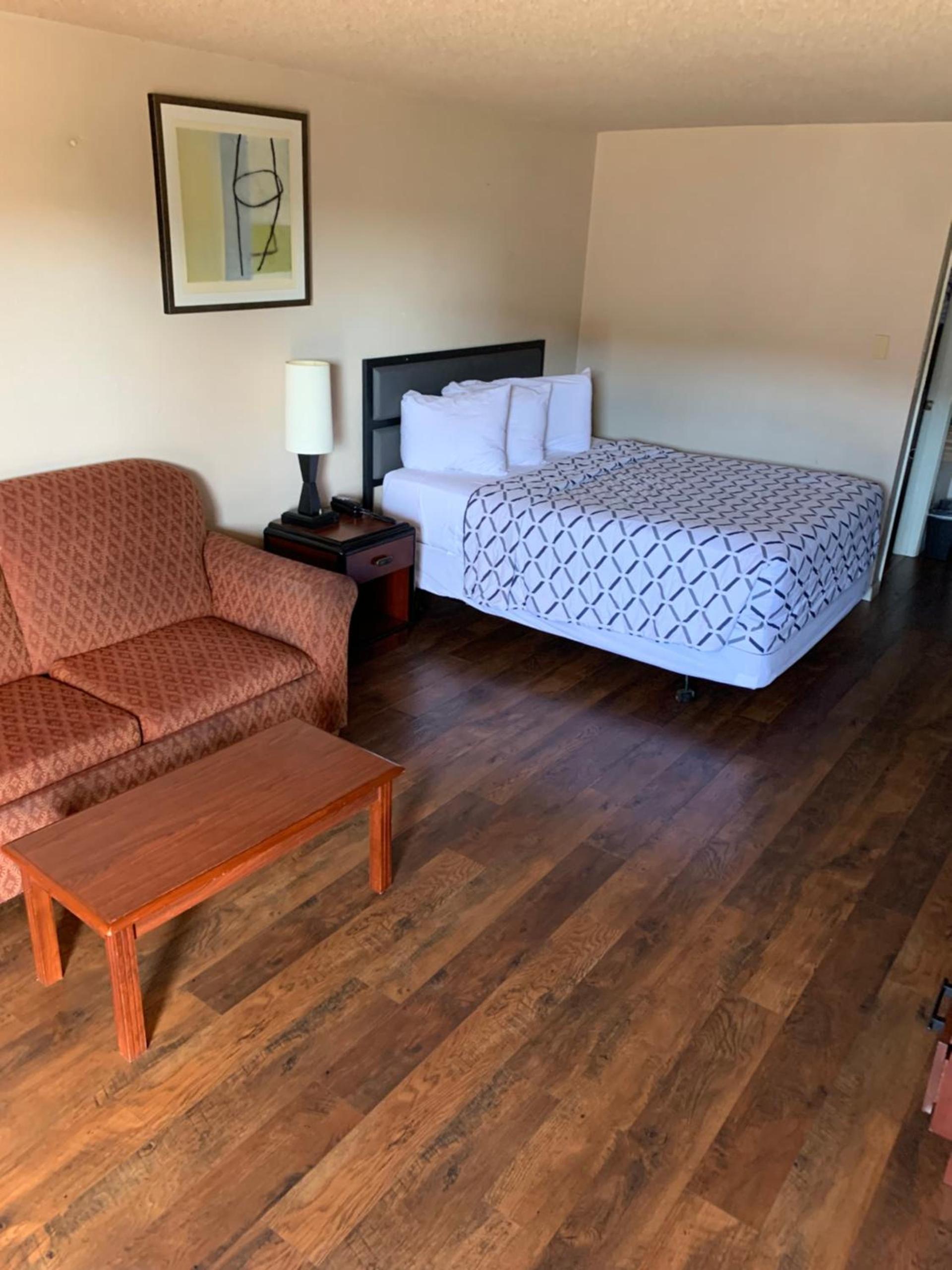 Smokey Point Motor Inn photo 23