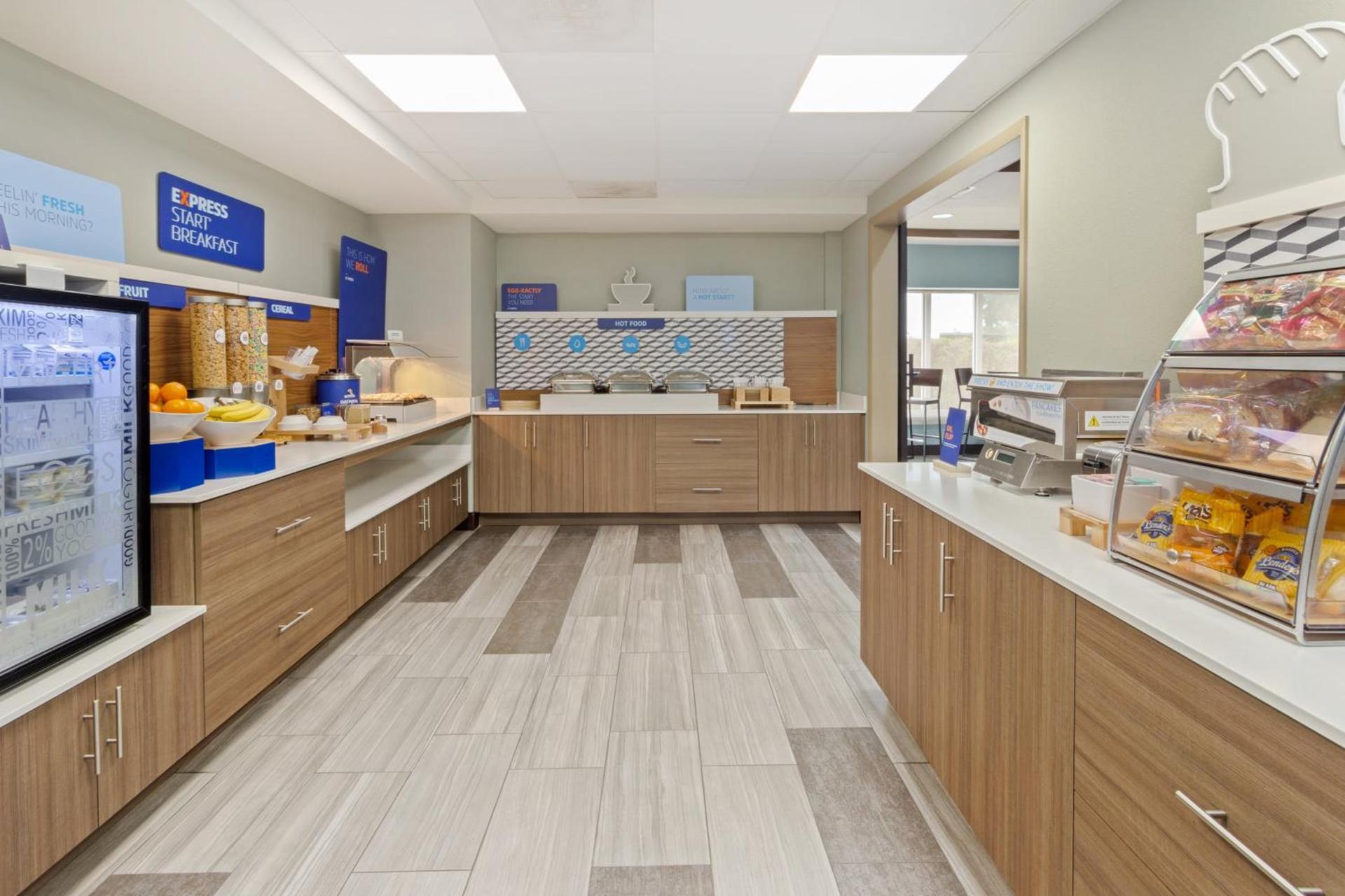 Holiday Inn Express Hotel & Suites Largo-Clearwater by IHG photo 14