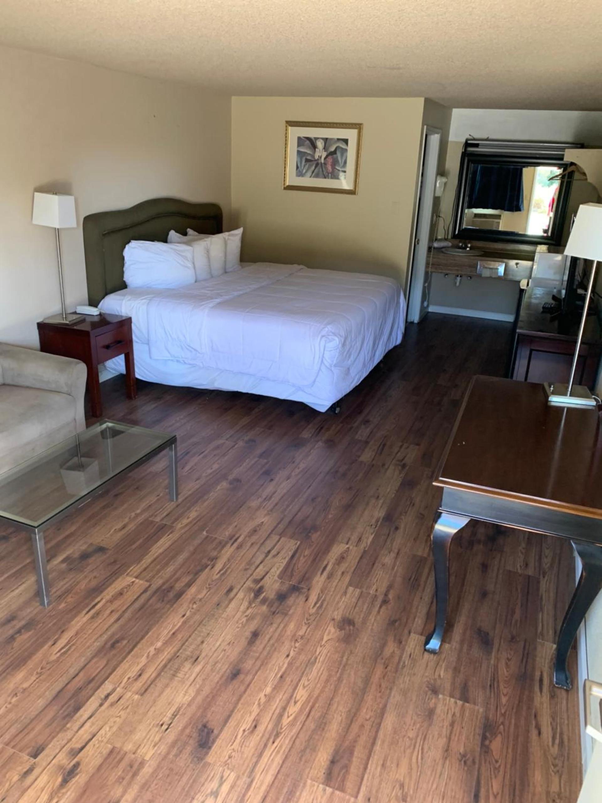 Smokey Point Motor Inn photo 54