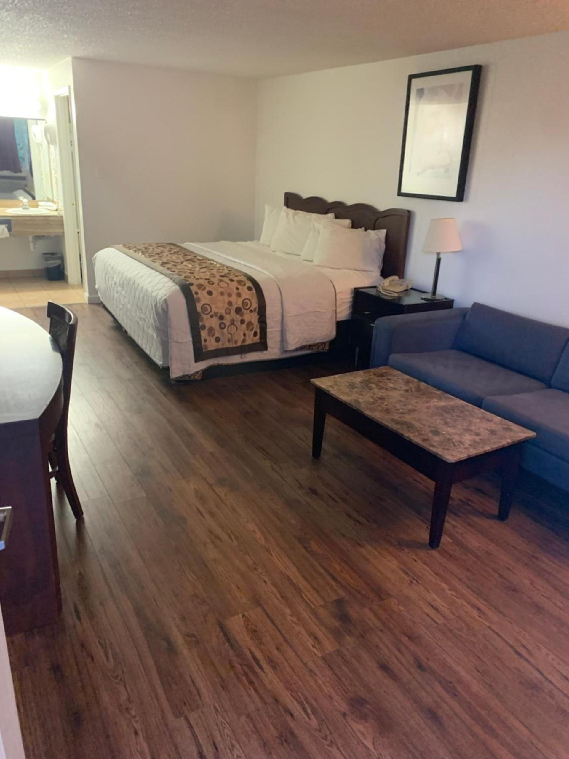 Smokey Point Motor Inn photo 57