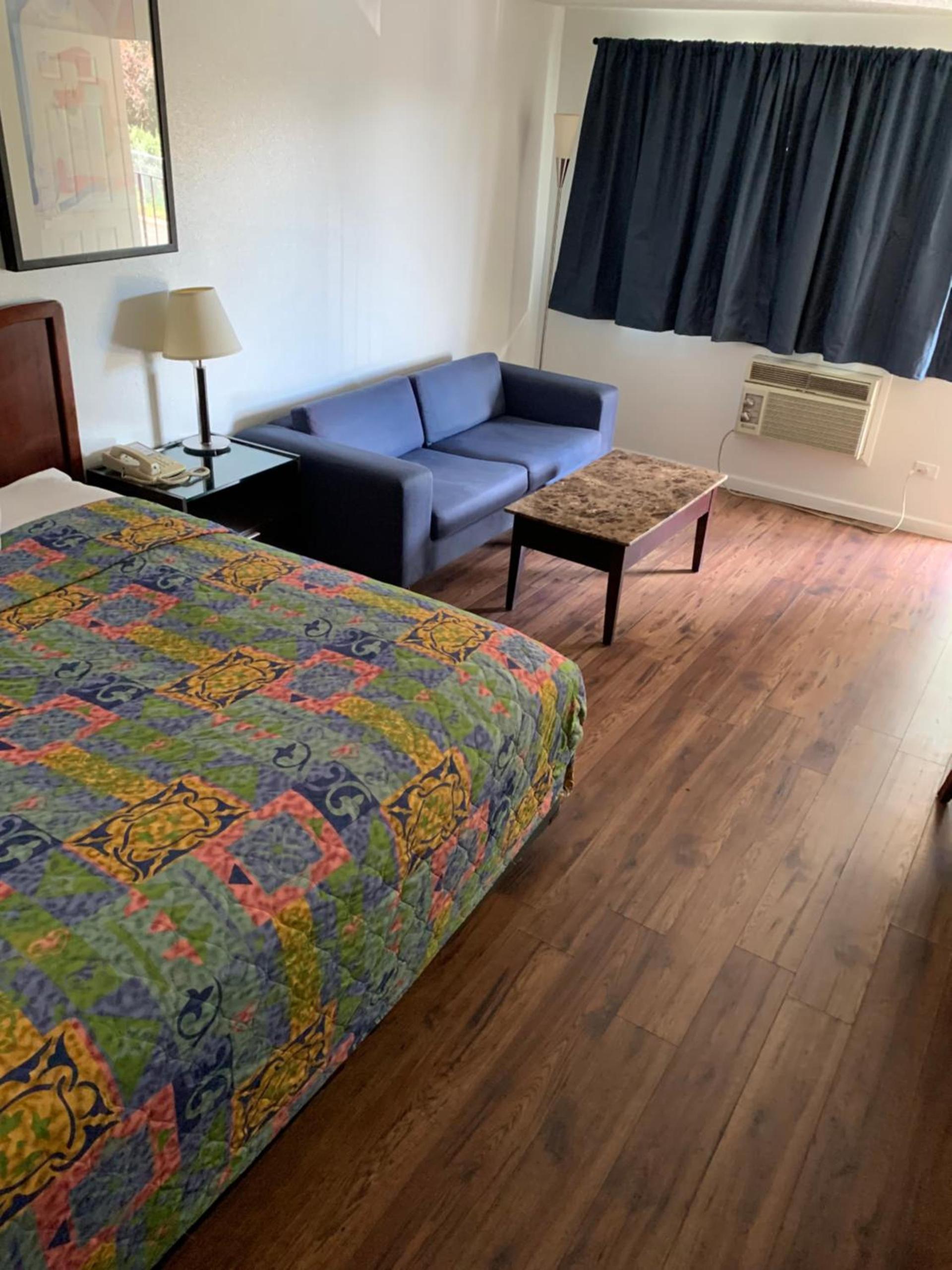 Smokey Point Motor Inn photo 27