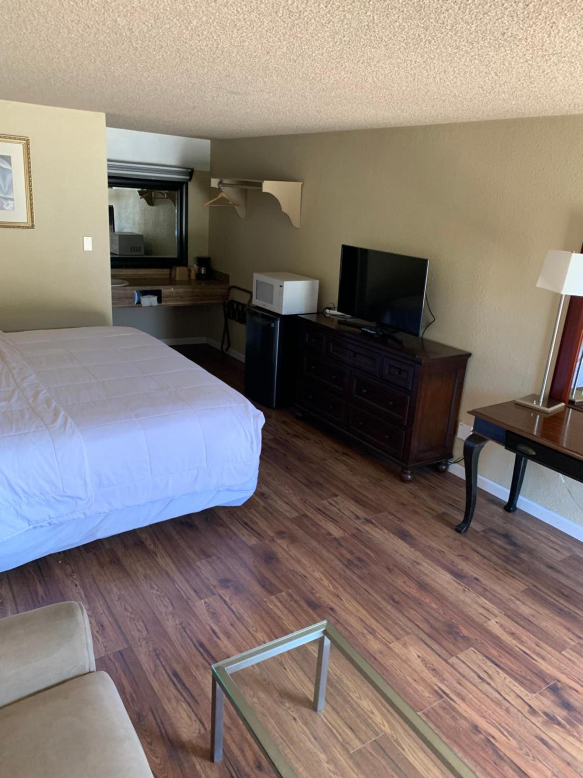 Smokey Point Motor Inn photo 55