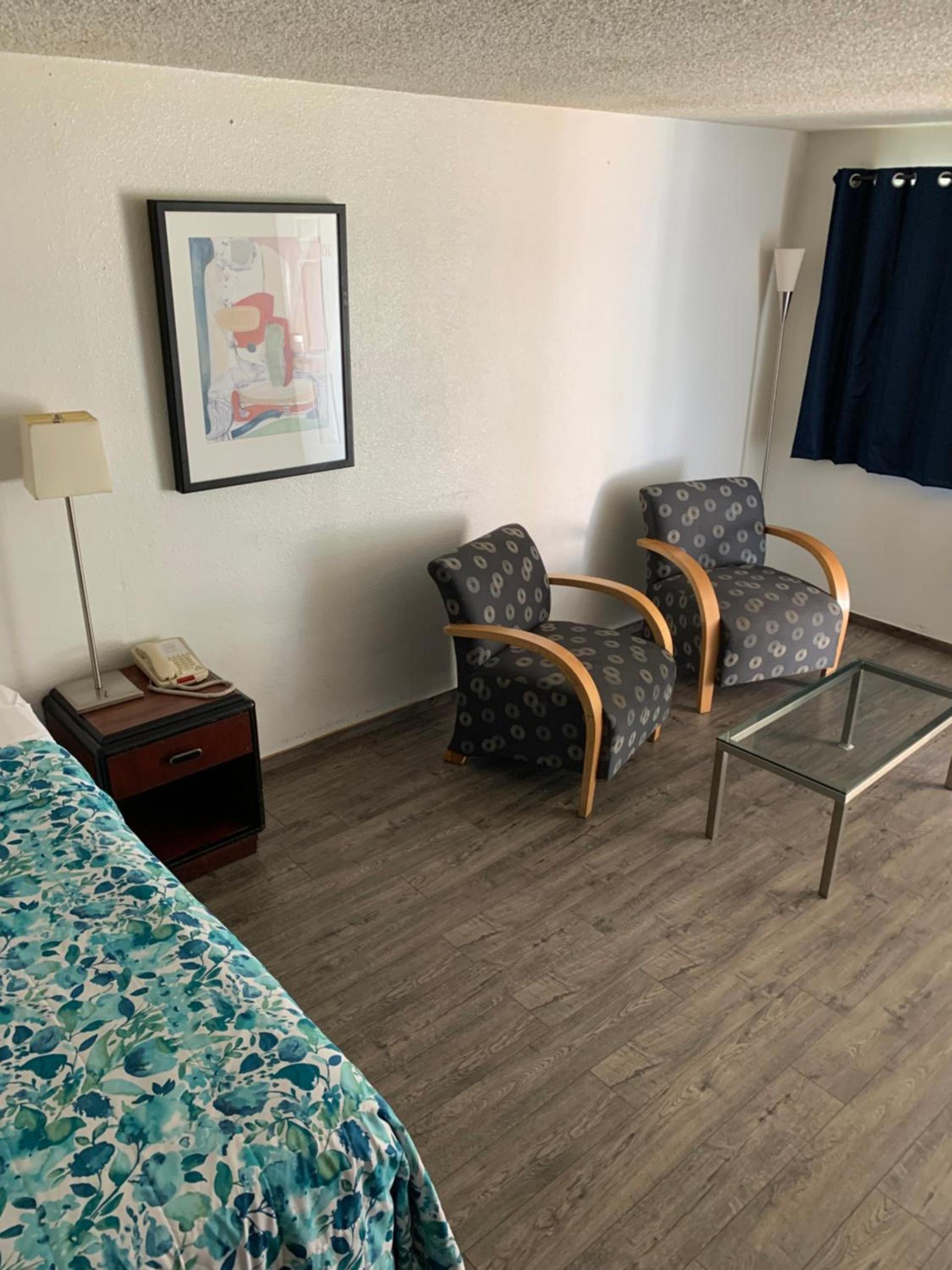 Smokey Point Motor Inn photo 44