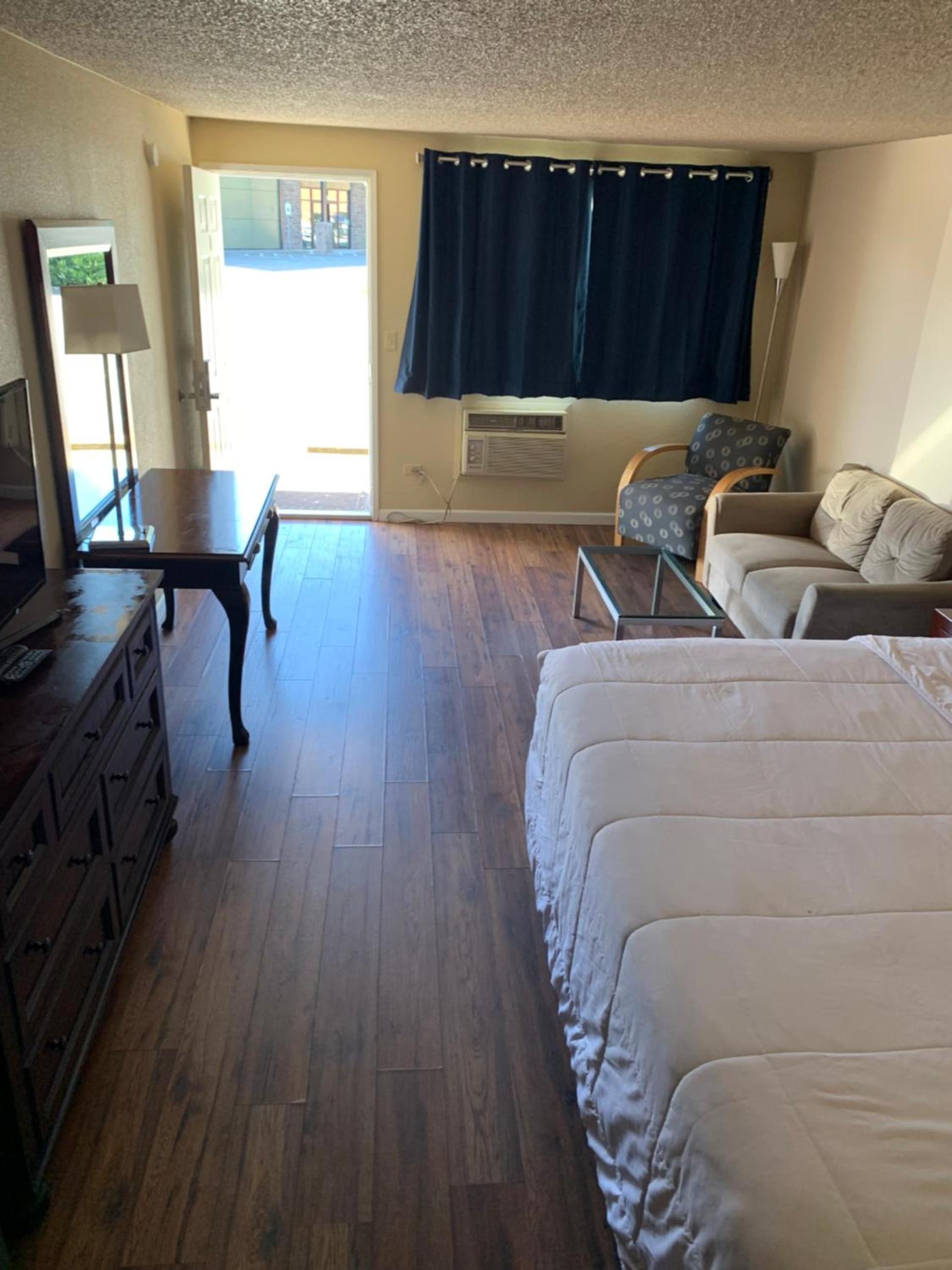 Smokey Point Motor Inn photo 56
