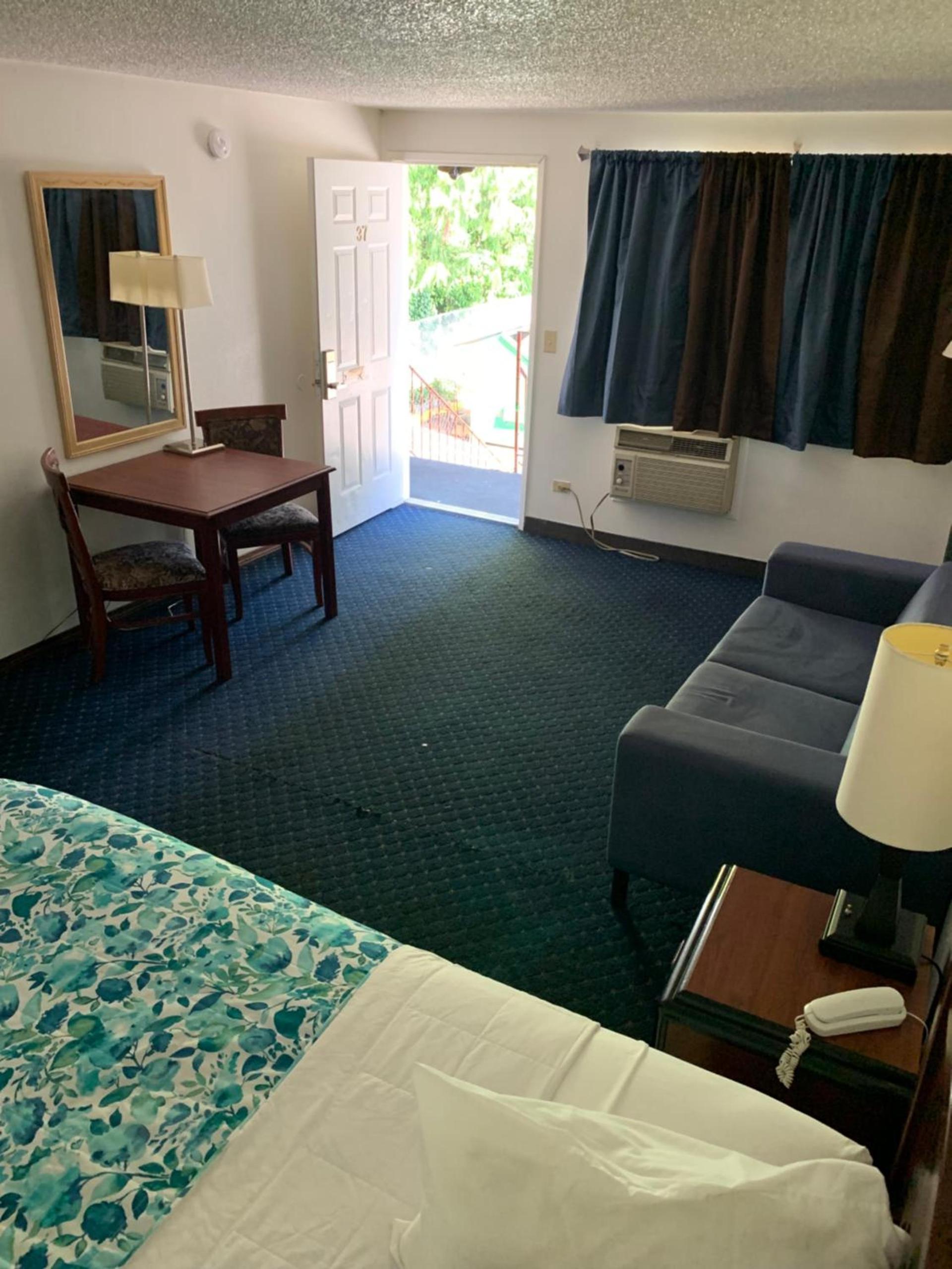 Smokey Point Motor Inn photo 36