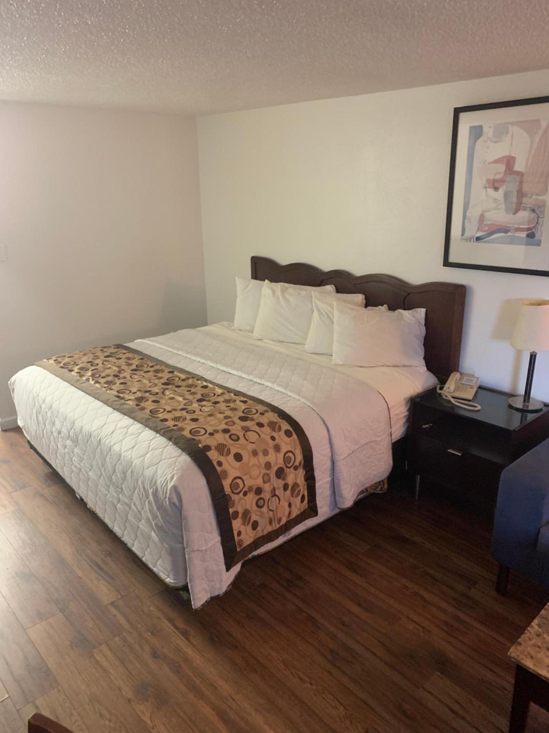 Smokey Point Motor Inn photo 48