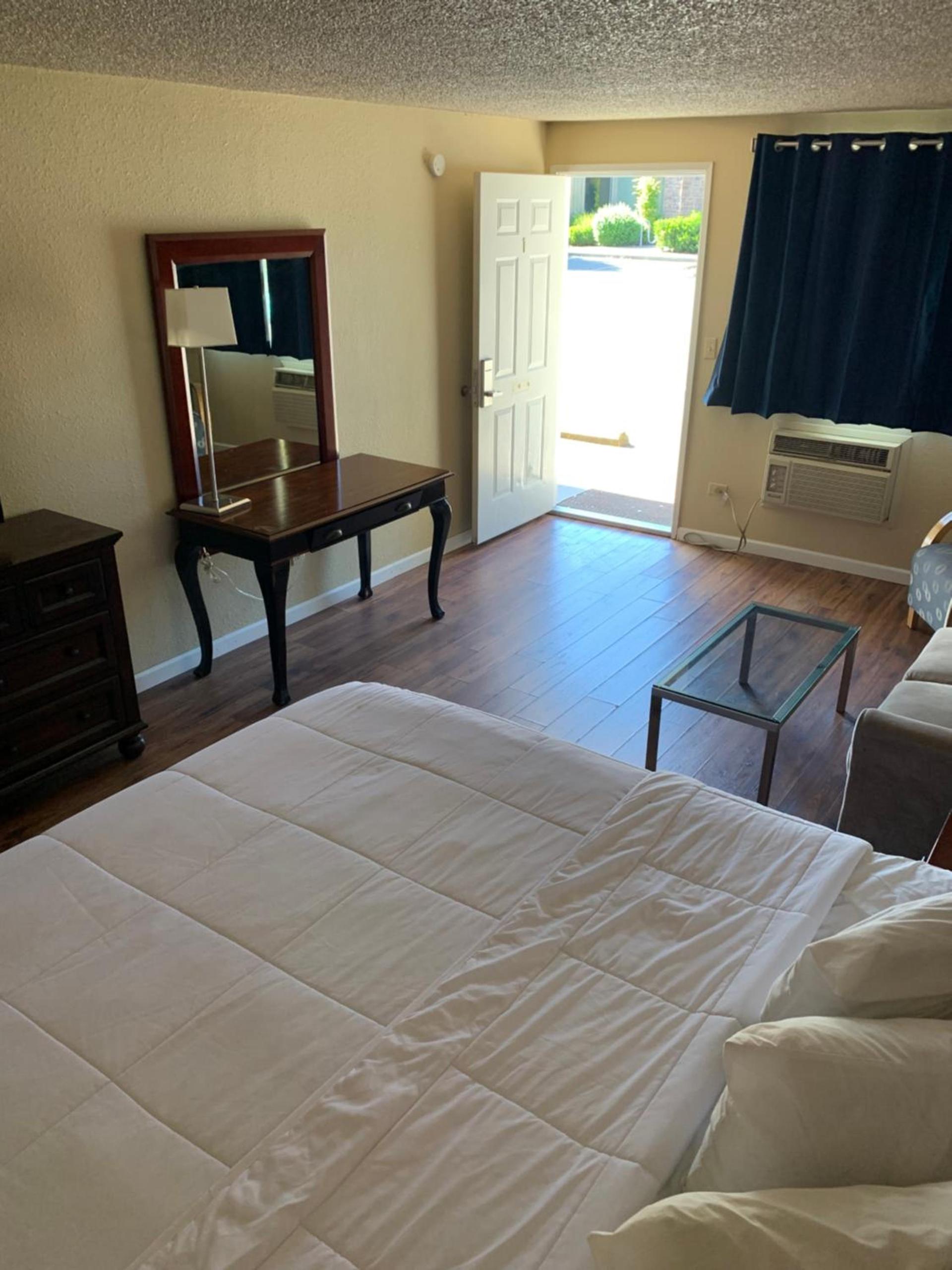 Smokey Point Motor Inn photo 47