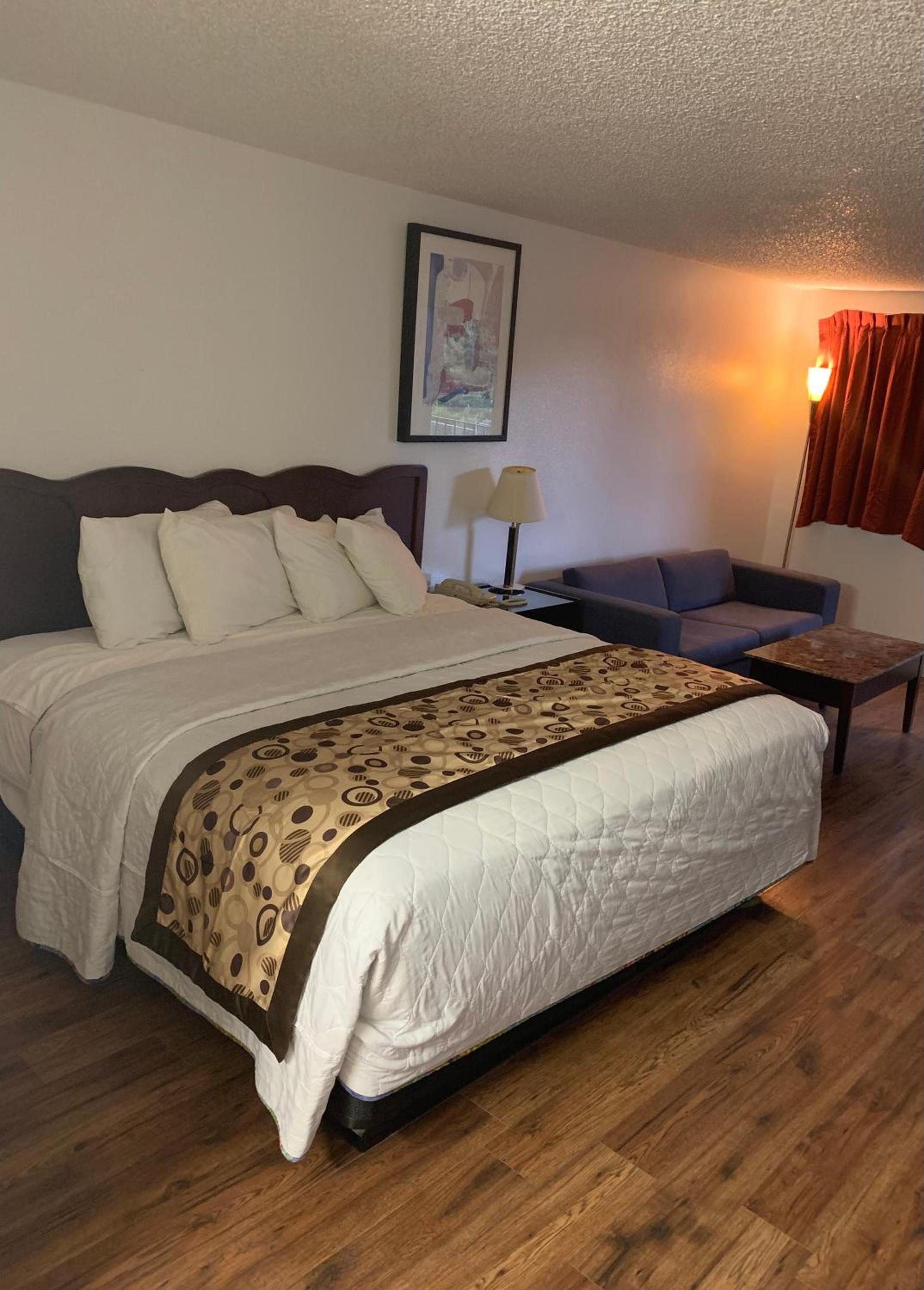 Smokey Point Motor Inn photo 46