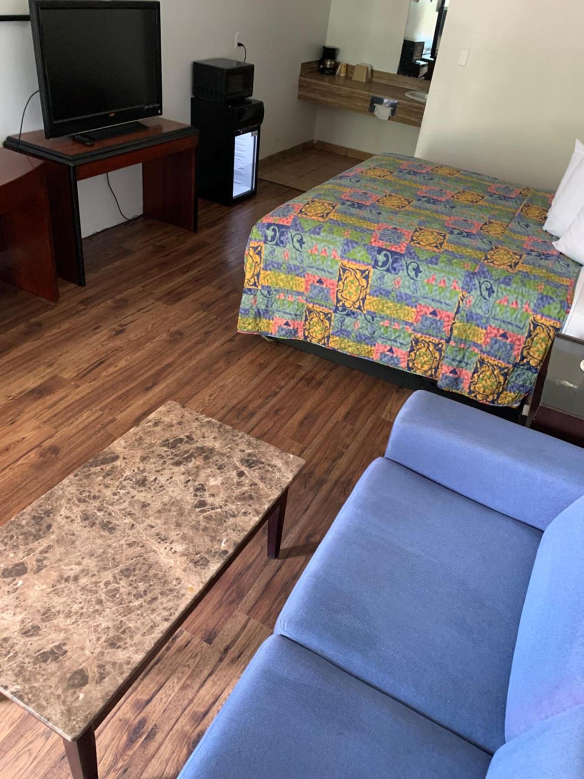 Smokey Point Motor Inn photo 31