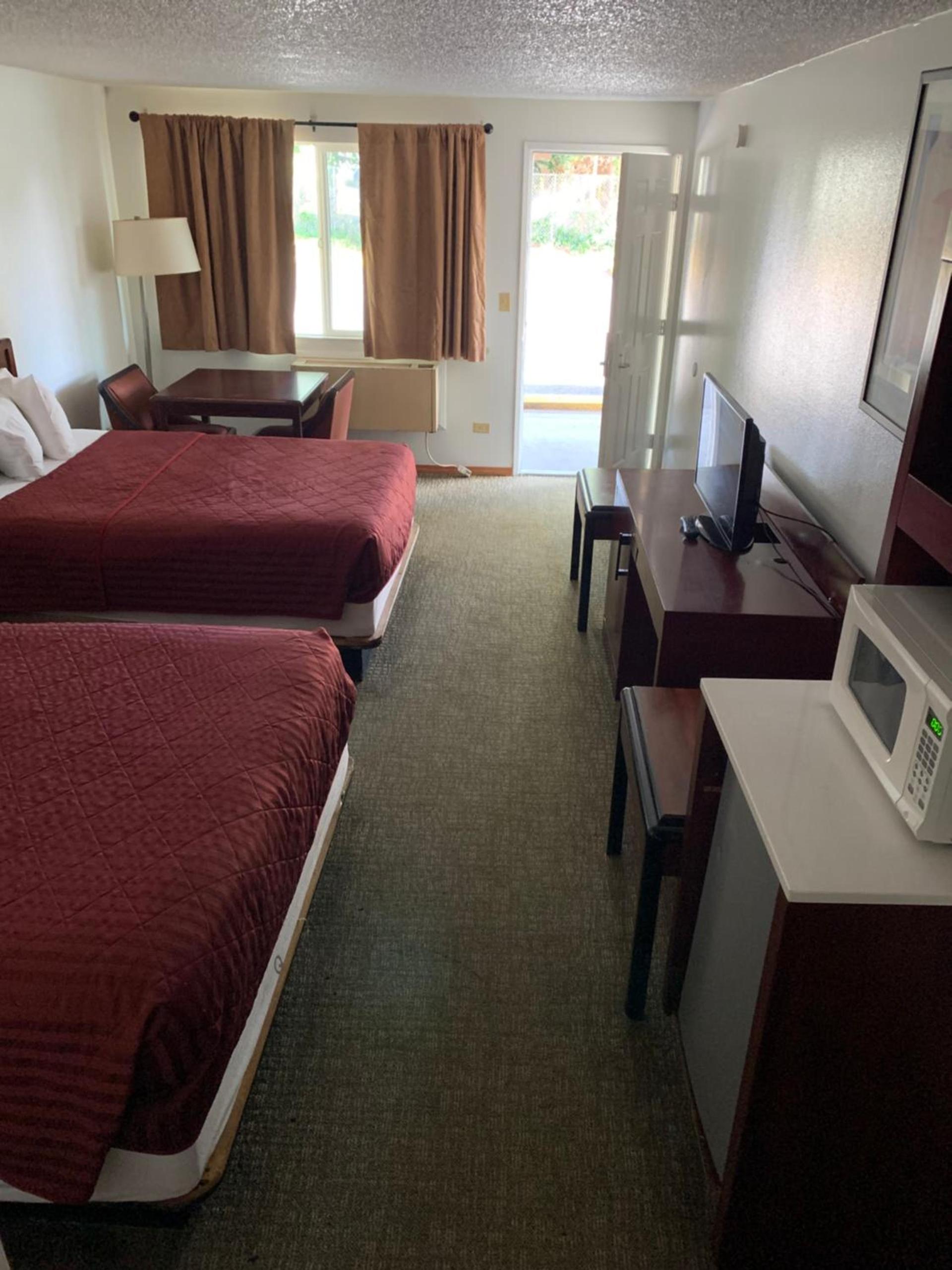Smokey Point Motor Inn photo 18