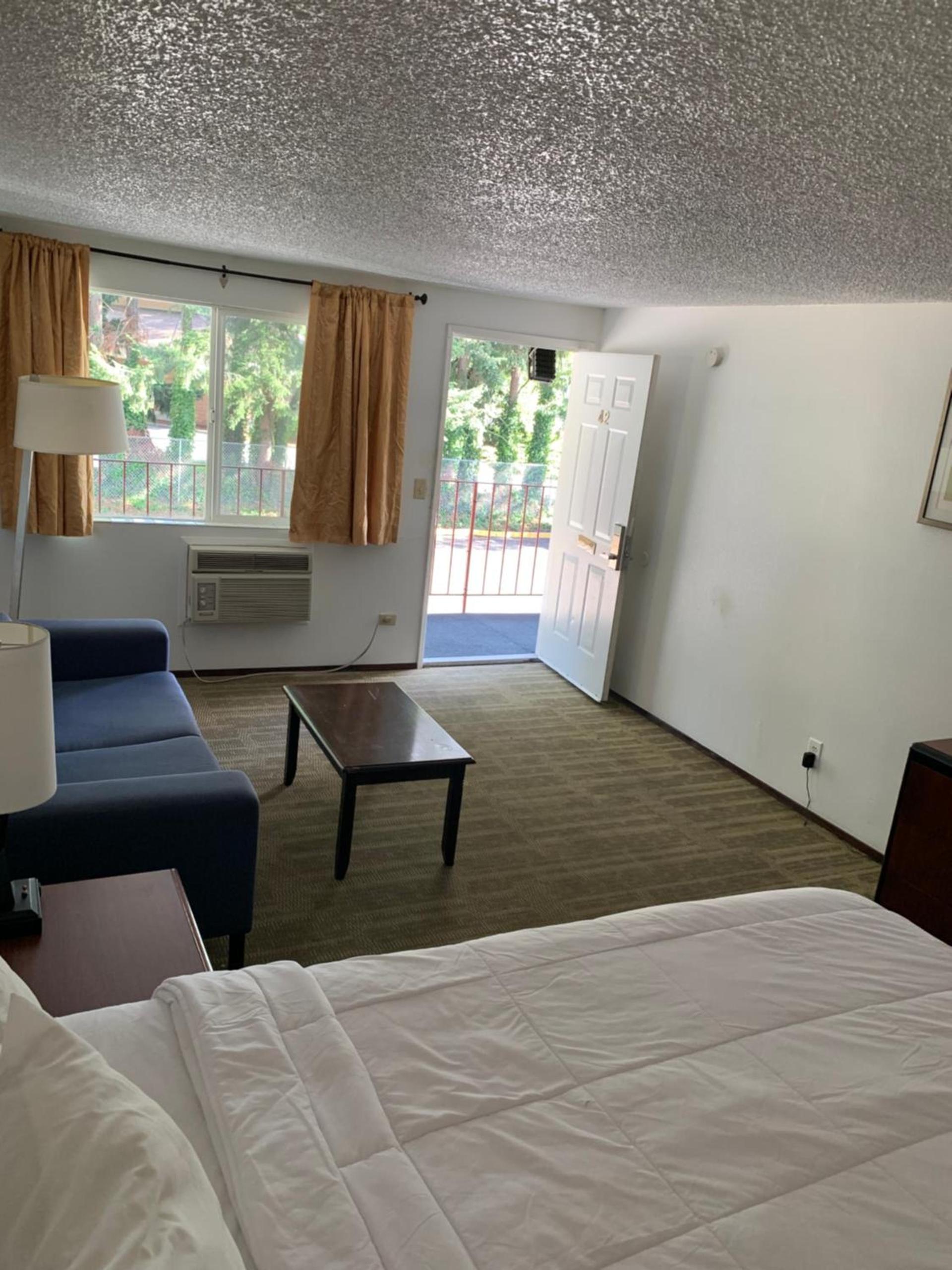 Smokey Point Motor Inn photo 52