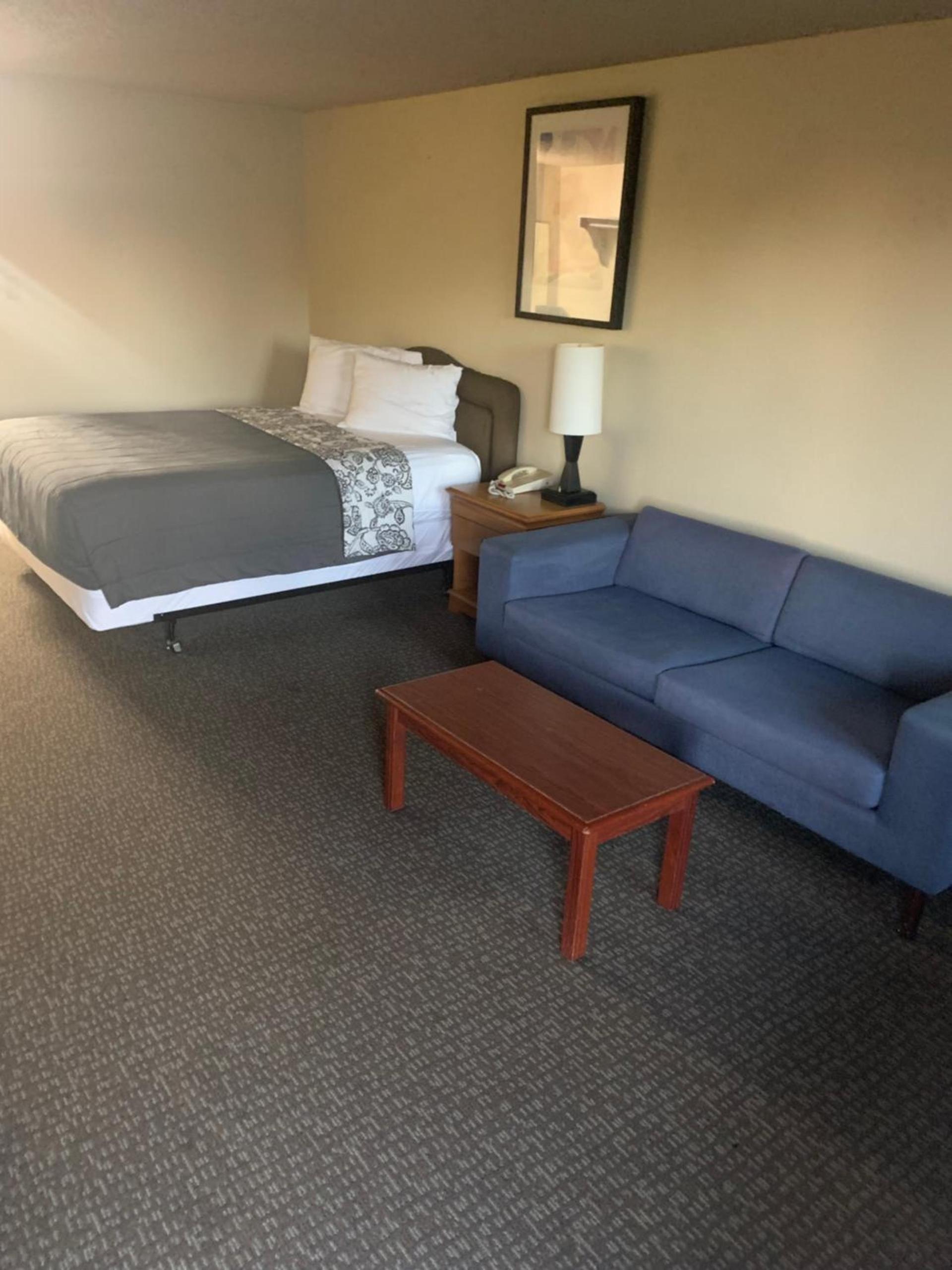 Smokey Point Motor Inn photo 59