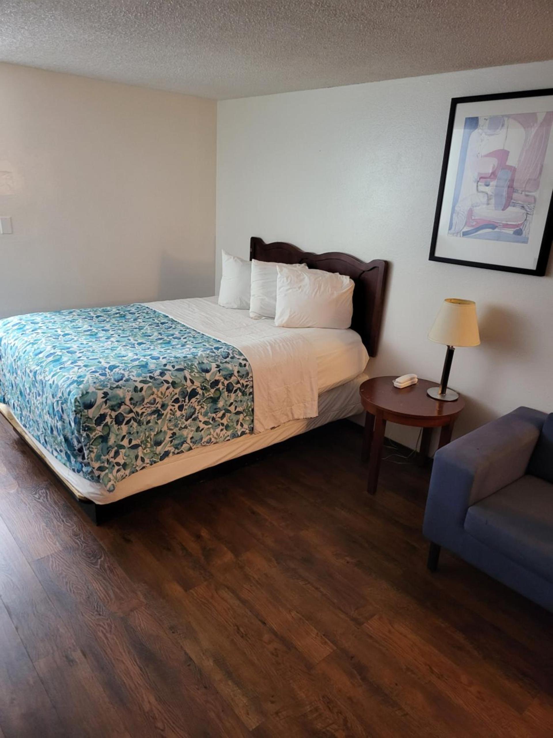Smokey Point Motor Inn photo 38