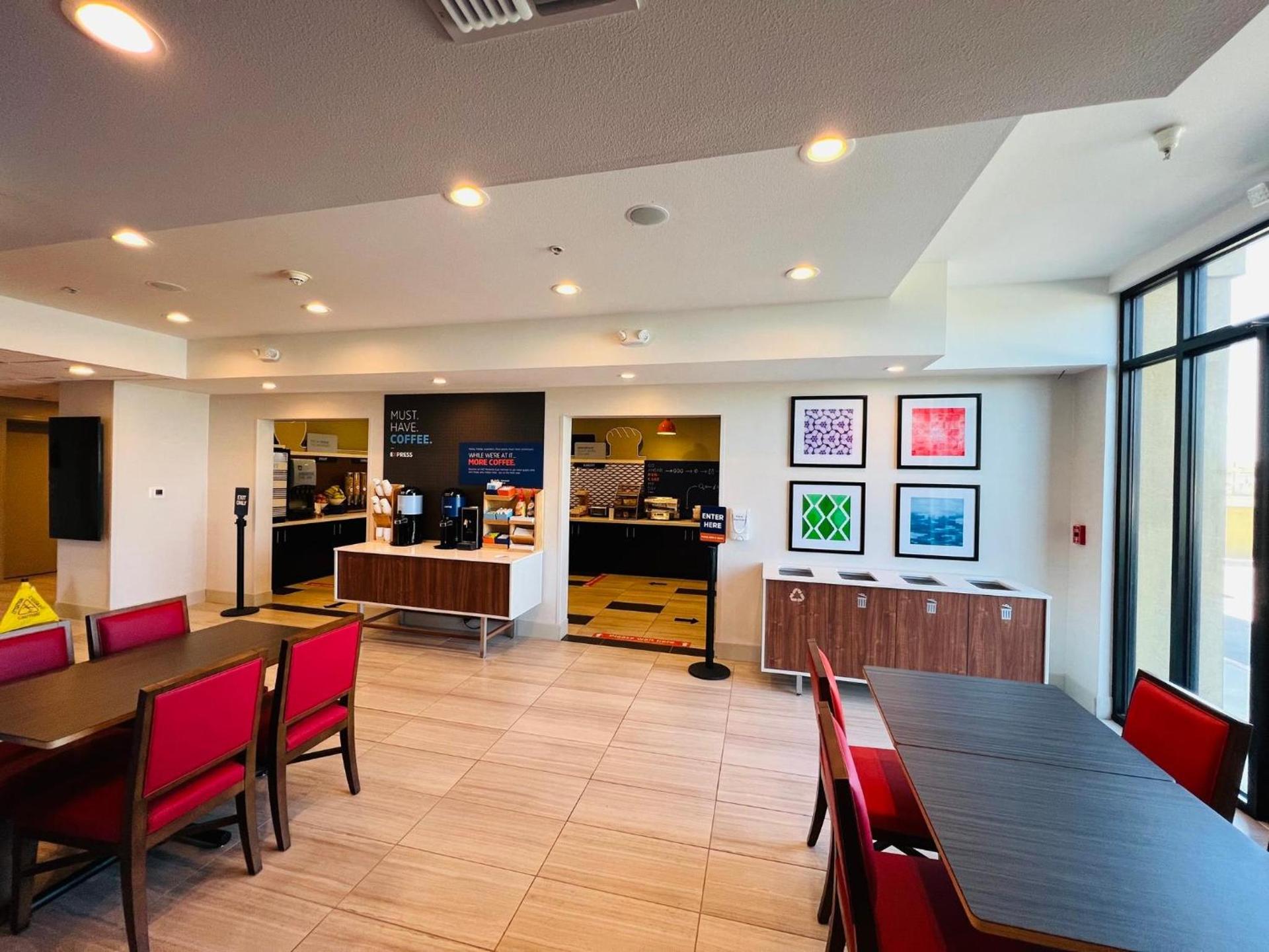 Holiday Inn Express & Suites Salinas by IHG photo 10