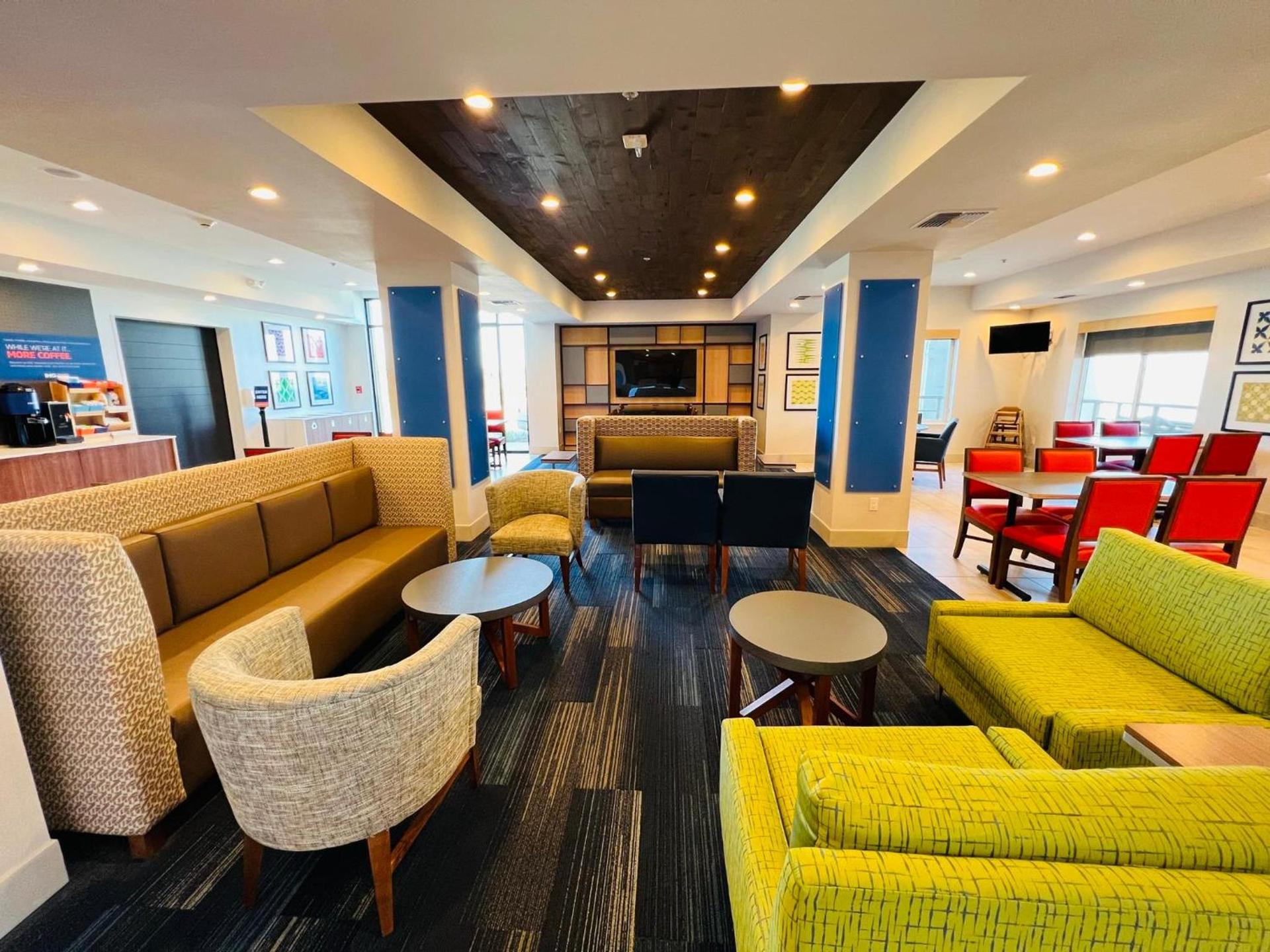 Holiday Inn Express & Suites Salinas by IHG photo 15