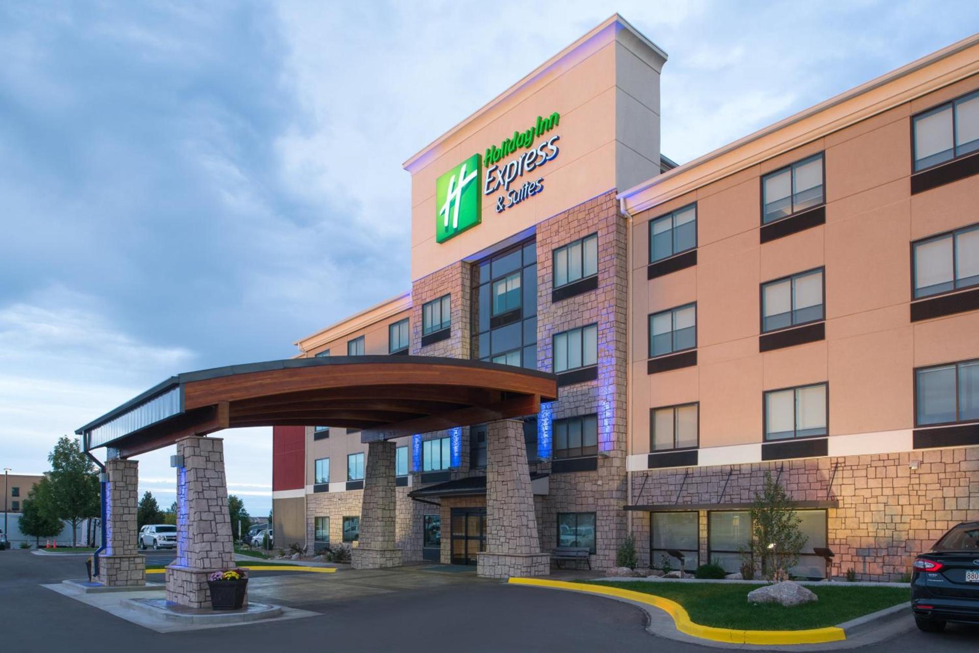 Holiday Inn Express Hotel & Suites Bismarck by IHG photo 31