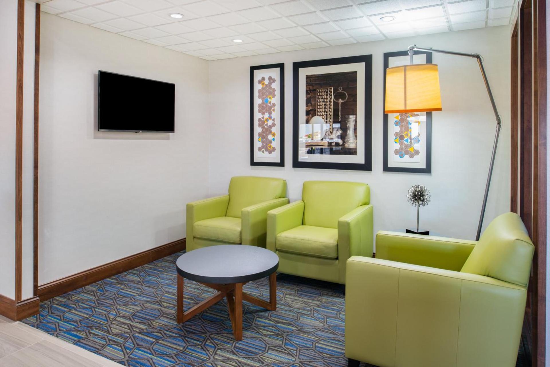 Holiday Inn Express Hotel & Suites Bismarck by IHG photo 10