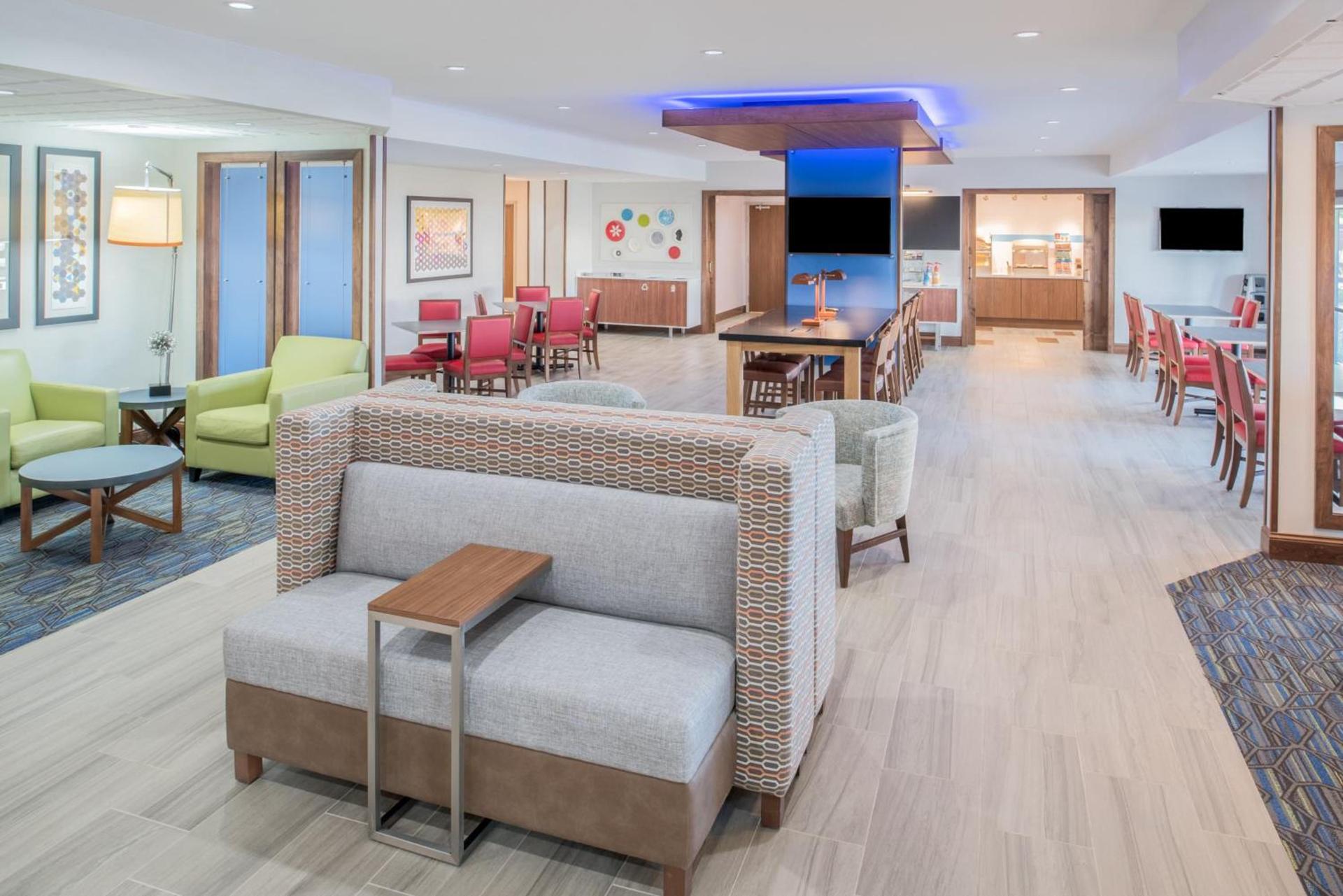 Holiday Inn Express Hotel & Suites Bismarck by IHG photo 36