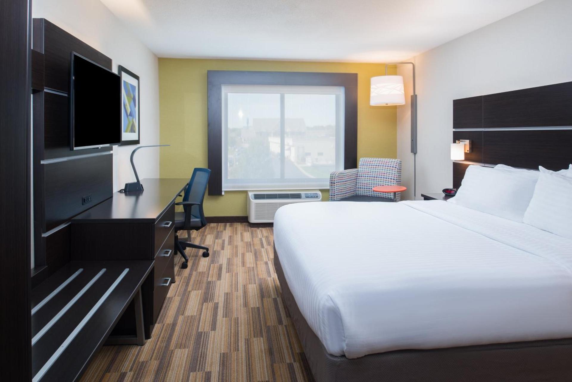 Holiday Inn Express Hotel & Suites Bismarck by IHG photo 47