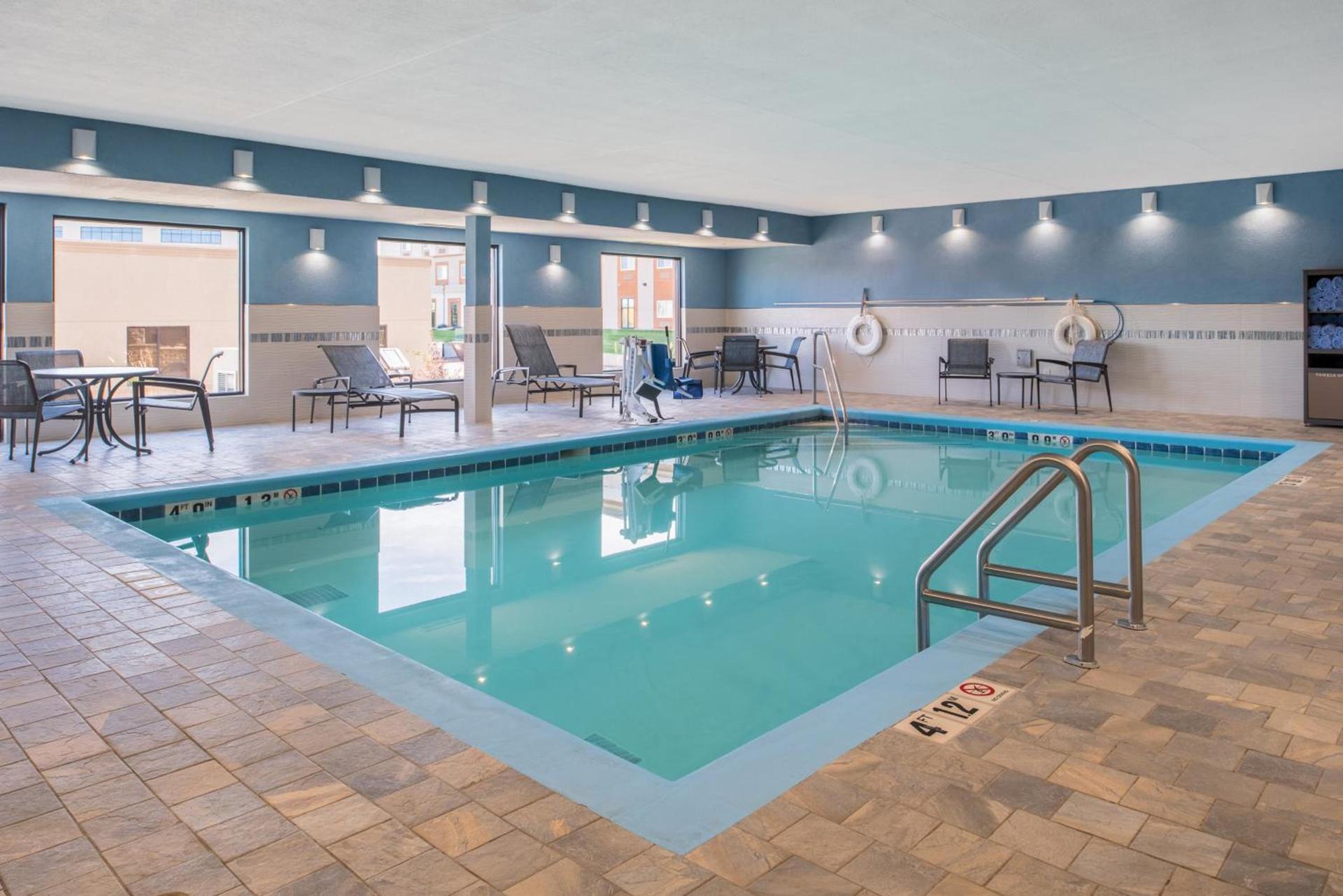 Holiday Inn Express Hotel & Suites Bismarck by IHG photo 14