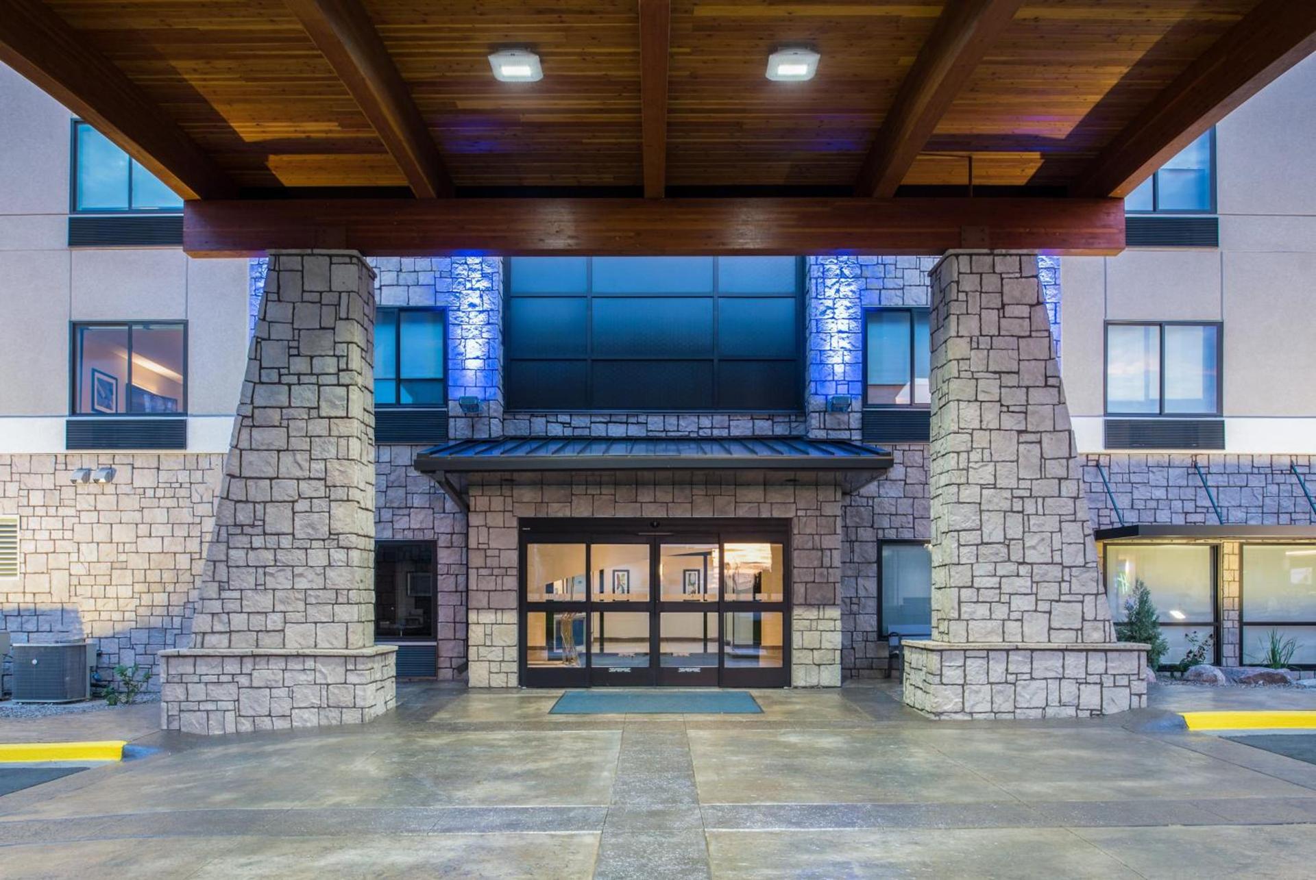 Holiday Inn Express Hotel & Suites Bismarck by IHG photo 13