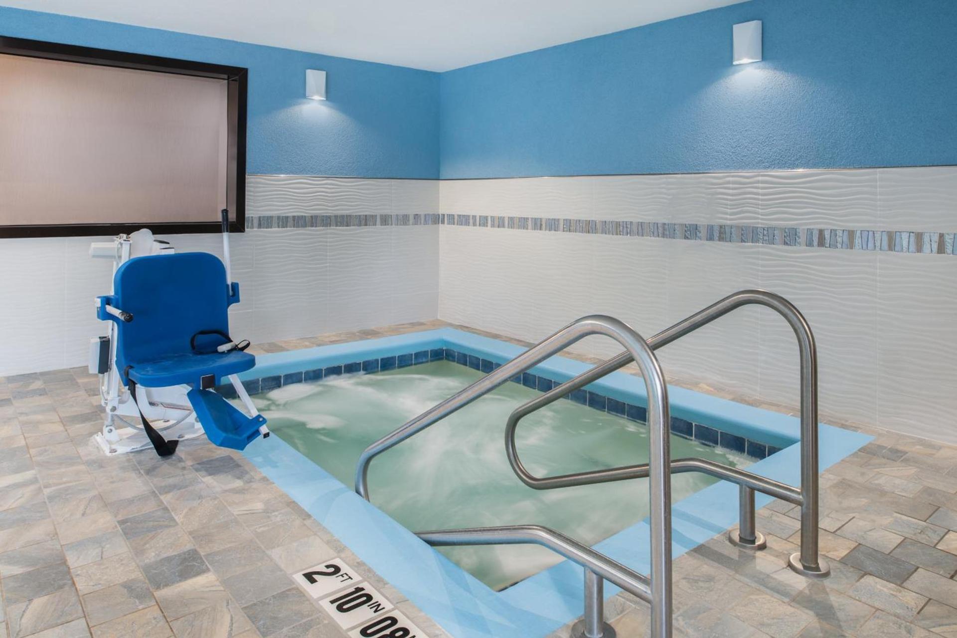 Holiday Inn Express Hotel & Suites Bismarck by IHG photo 19