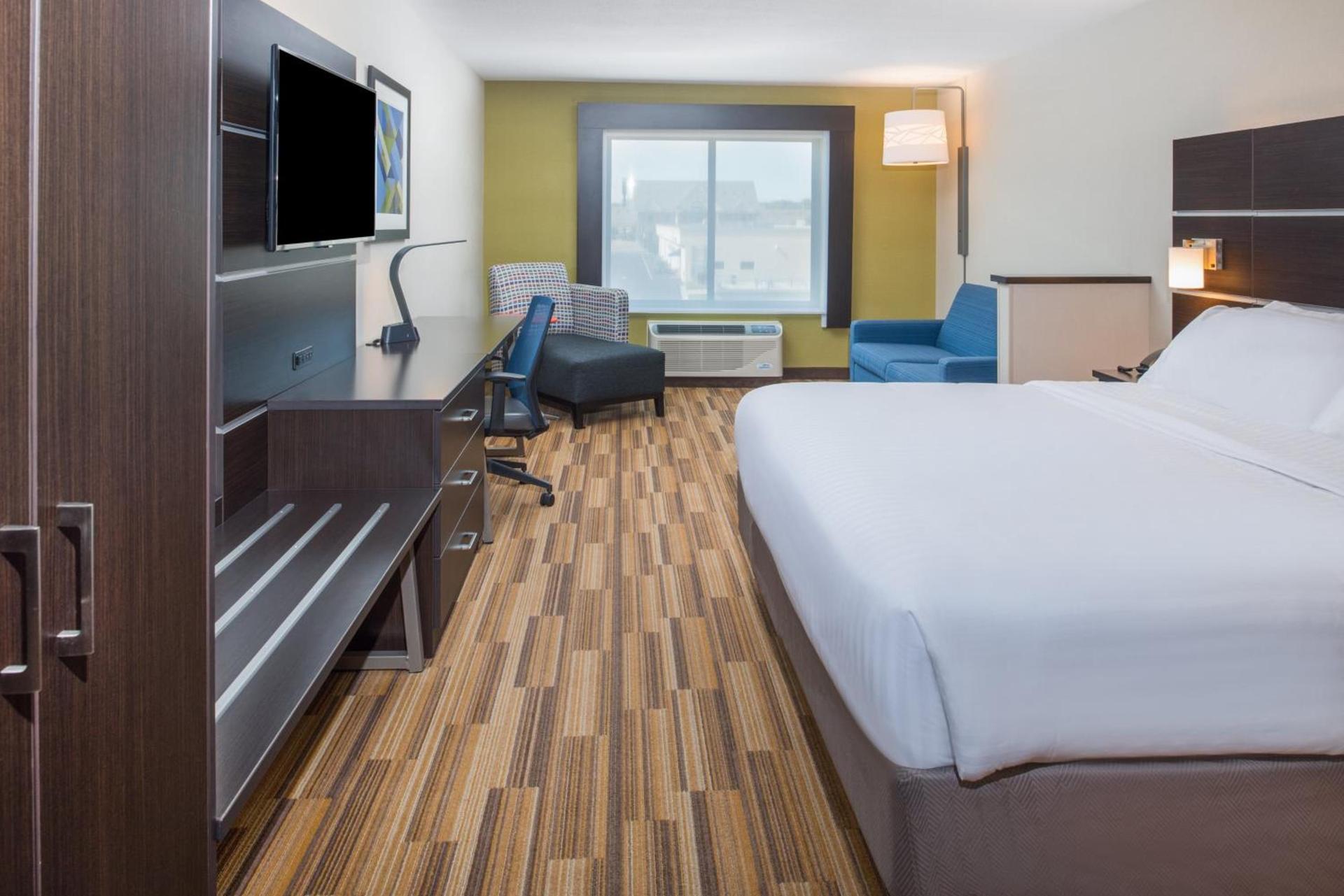 Holiday Inn Express Hotel & Suites Bismarck by IHG photo 42