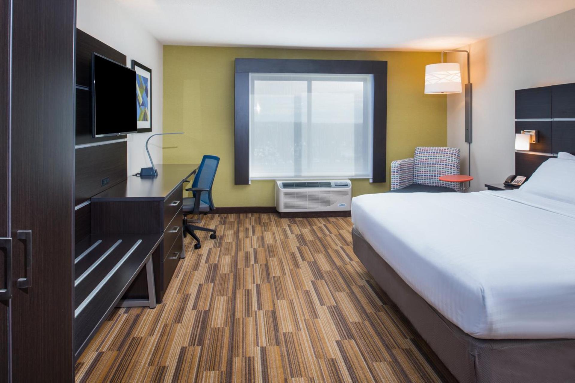 Holiday Inn Express Hotel & Suites Bismarck by IHG photo 44