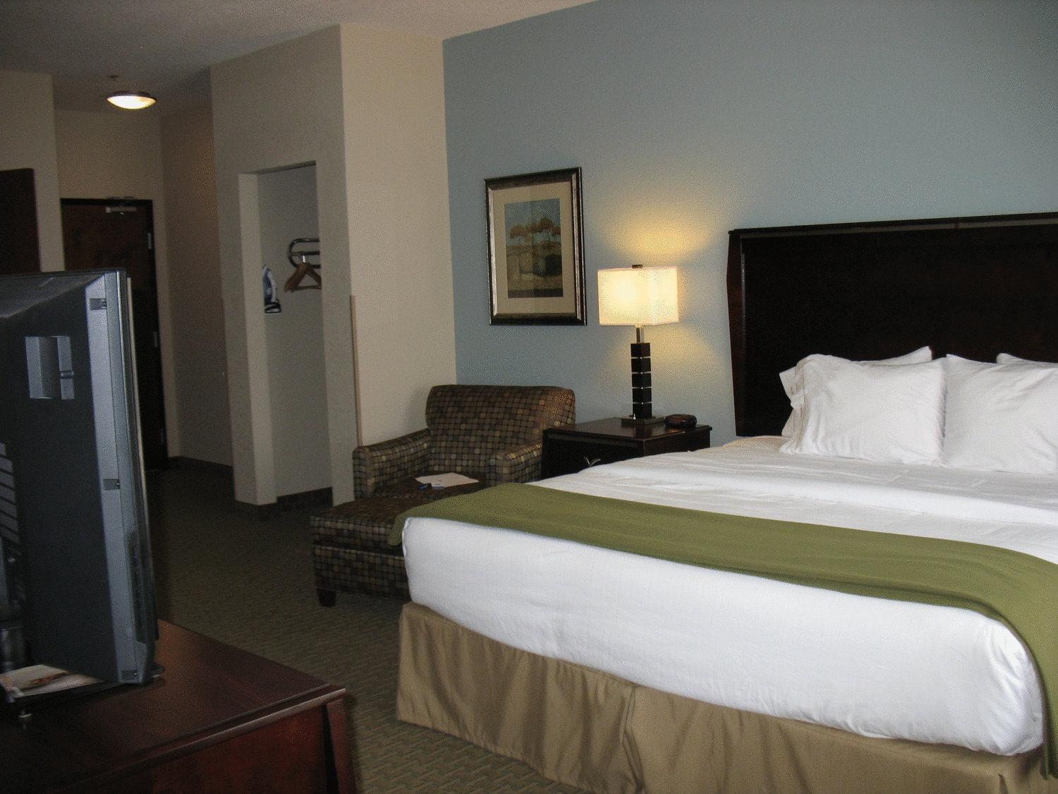 Holiday Inn Express & Suites Pittsburg by IHG photo 71