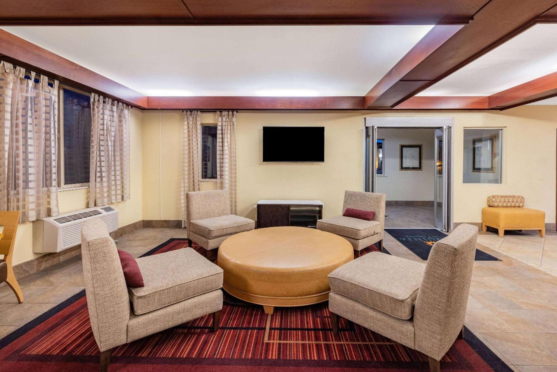 La Quinta by Wyndham Helena photo 6