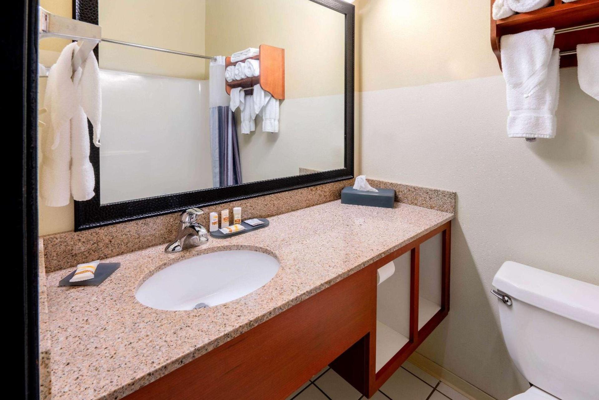 La Quinta by Wyndham Helena photo 11