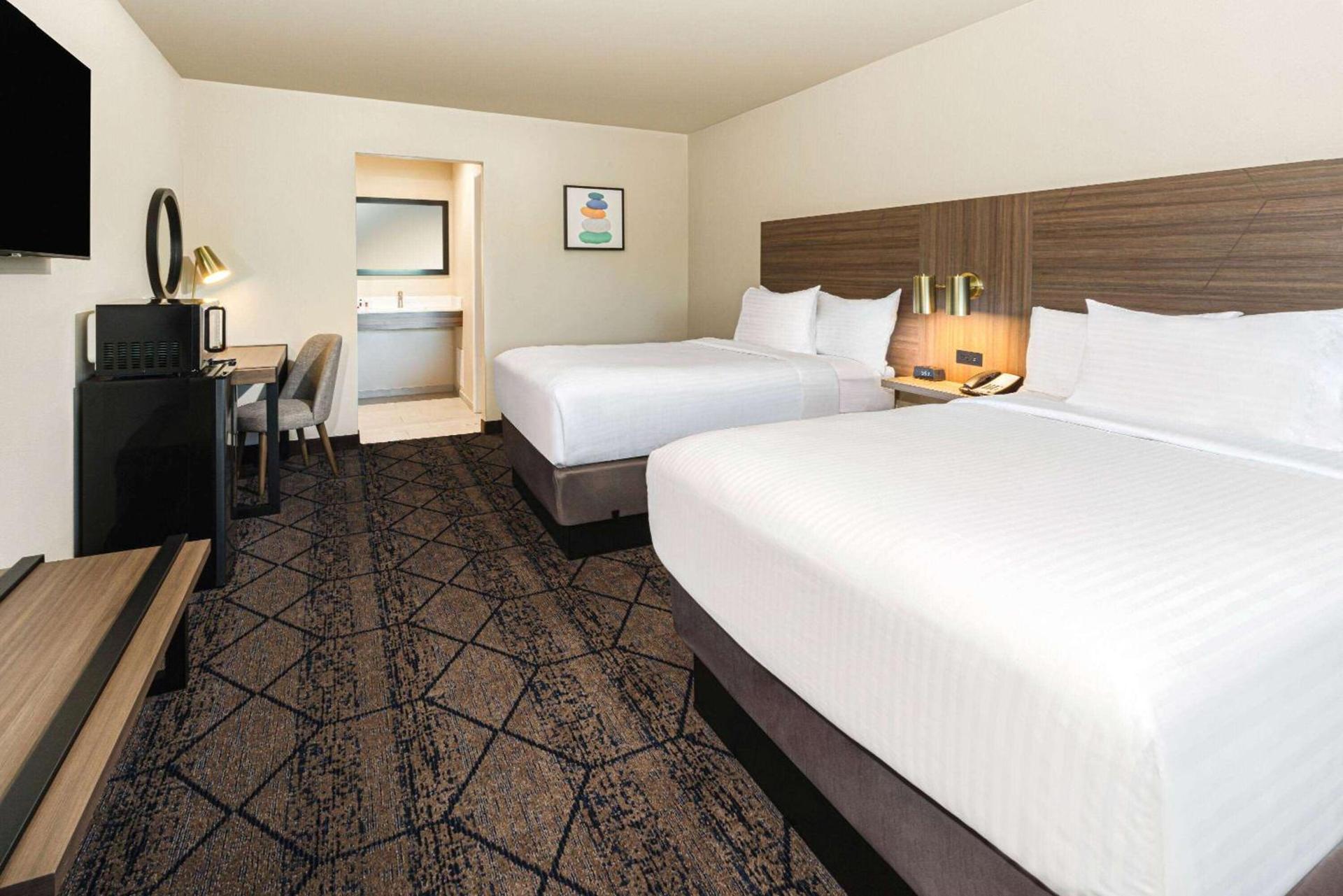 Ramada by Wyndham Modesto Yosemite Area photo 30