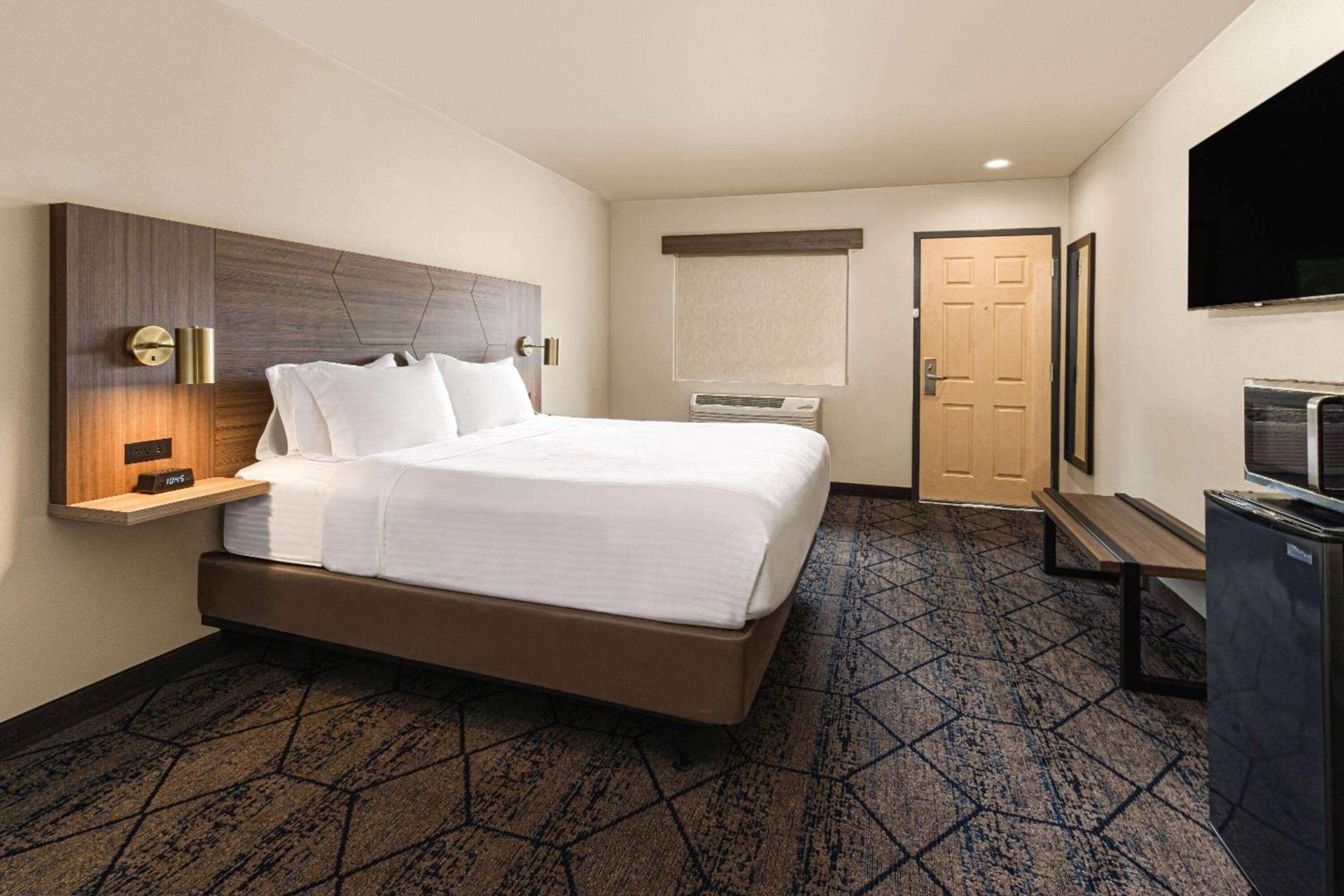 Ramada by Wyndham Modesto Yosemite Area photo 29
