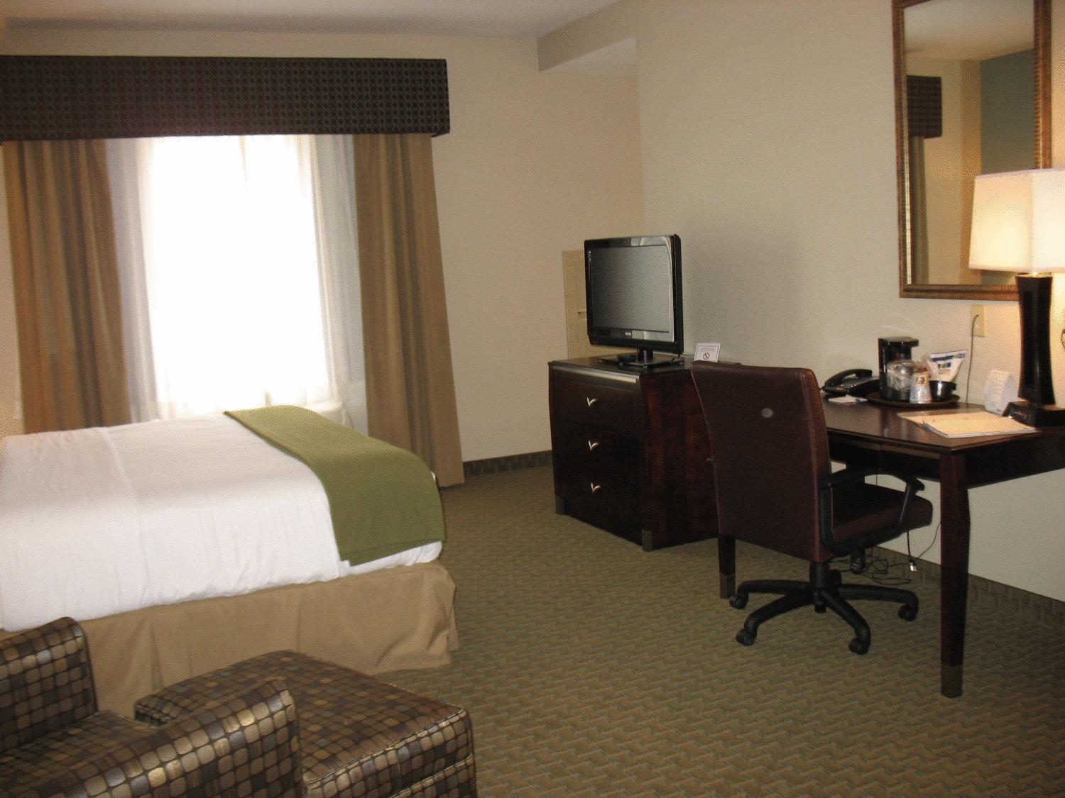 Holiday Inn Express & Suites Pittsburg by IHG photo 72