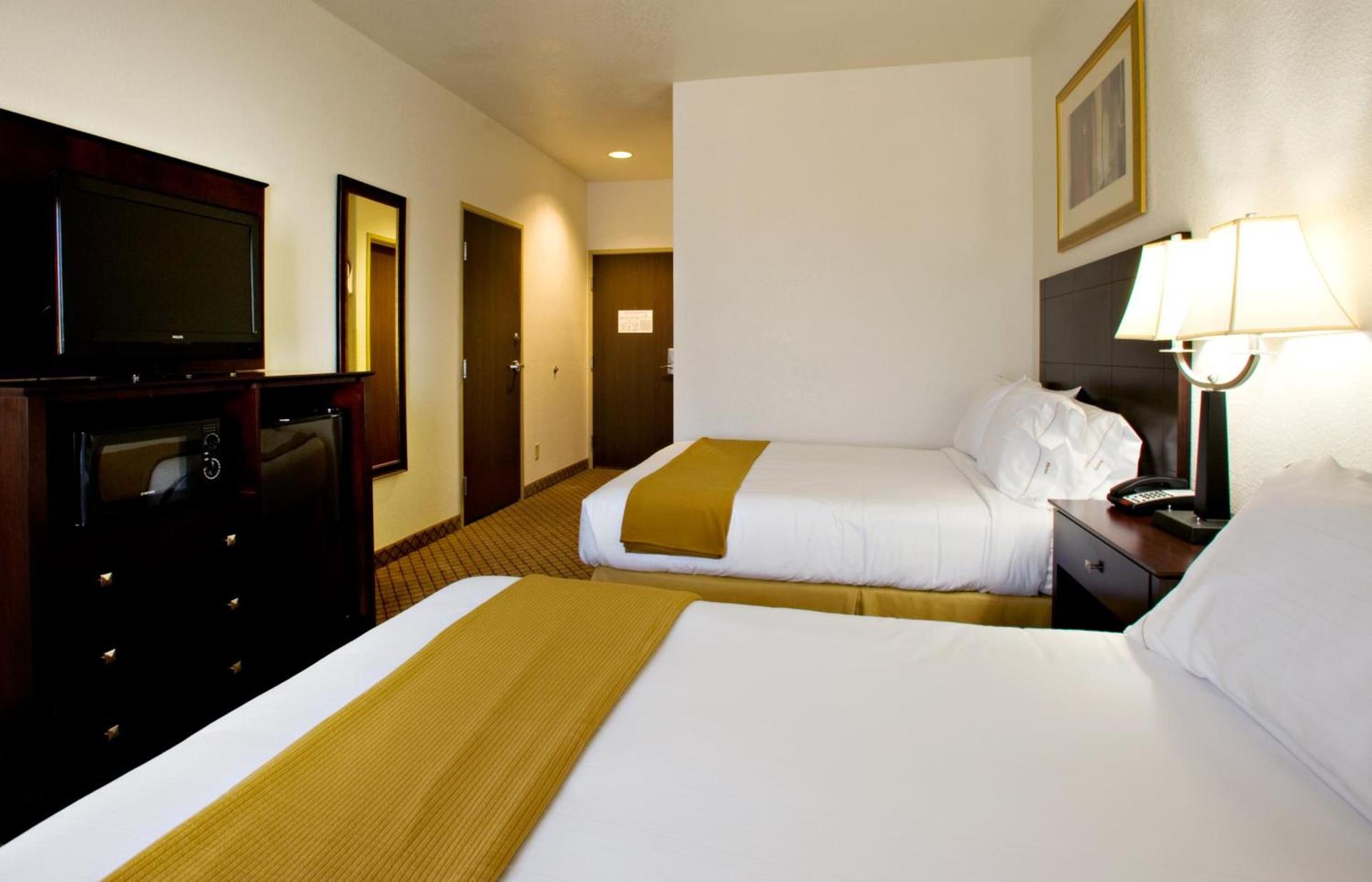 Holiday Inn Express & Suites Childress by IHG photo 12