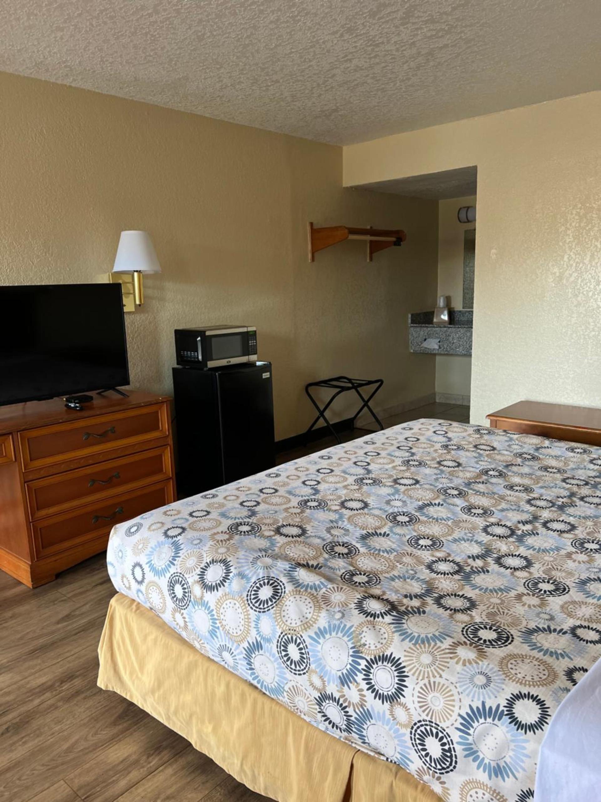 Hole Inn the Wall Hotel - Fort Walton Beach - Sunset Plaza - nearby Beaches & Hurlburt photo 50