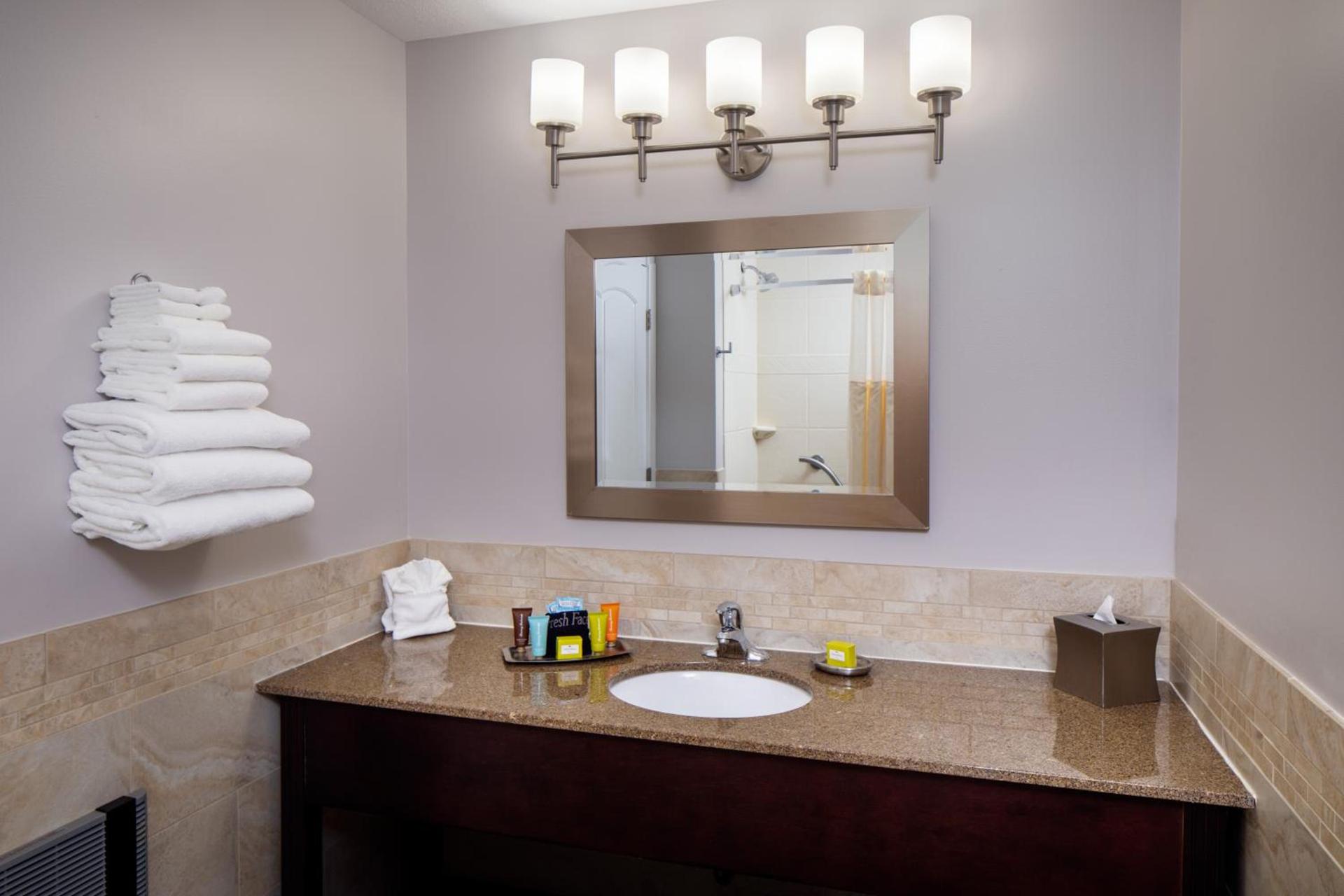 Golden Gables Inn Dazzler Select by Wyndham photo 42