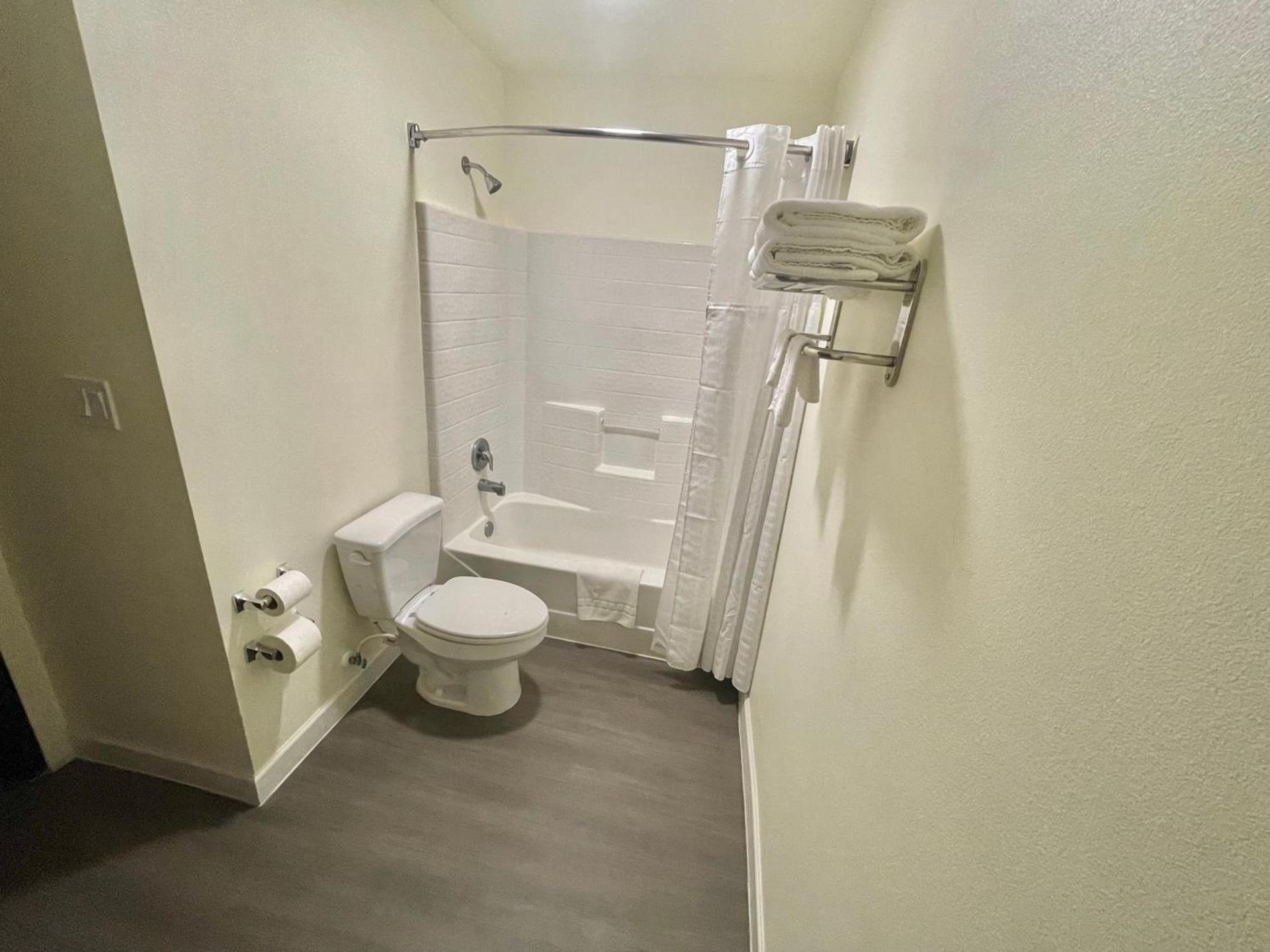 FairBridge Inn & Suites Cuero photo 18
