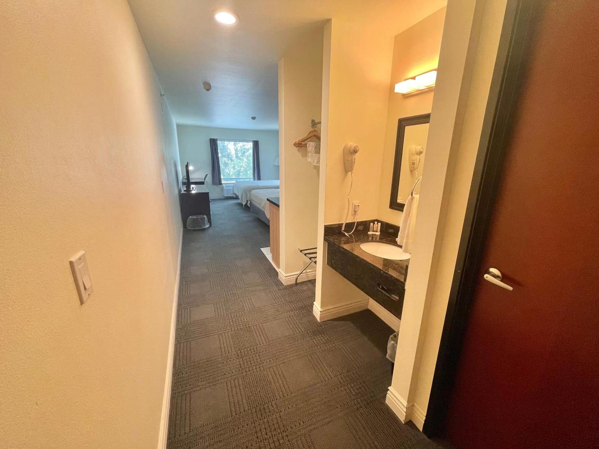 FairBridge Inn & Suites Cuero photo 17