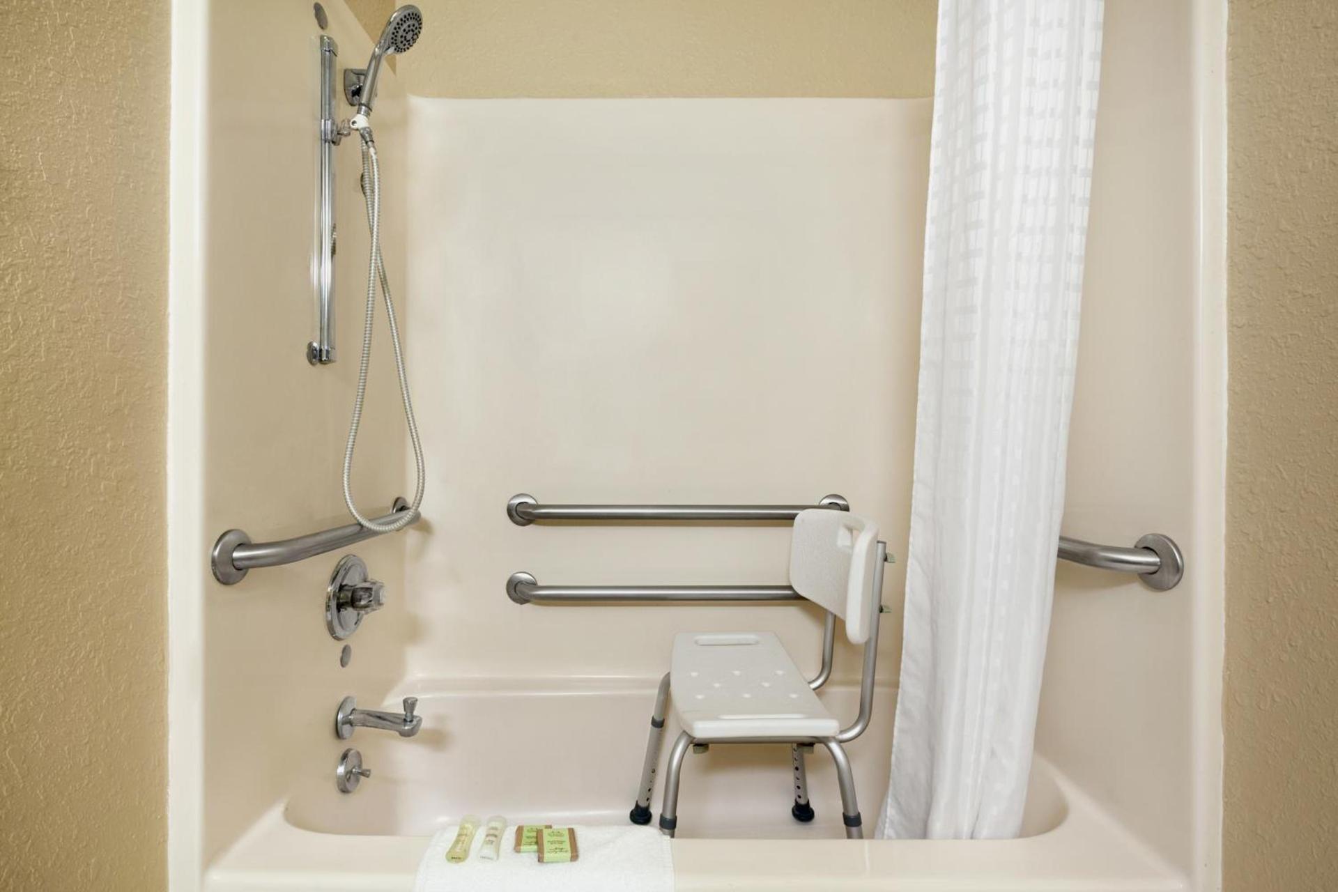 Super 8 by Wyndham Fairview Heights-St. Louis photo 14