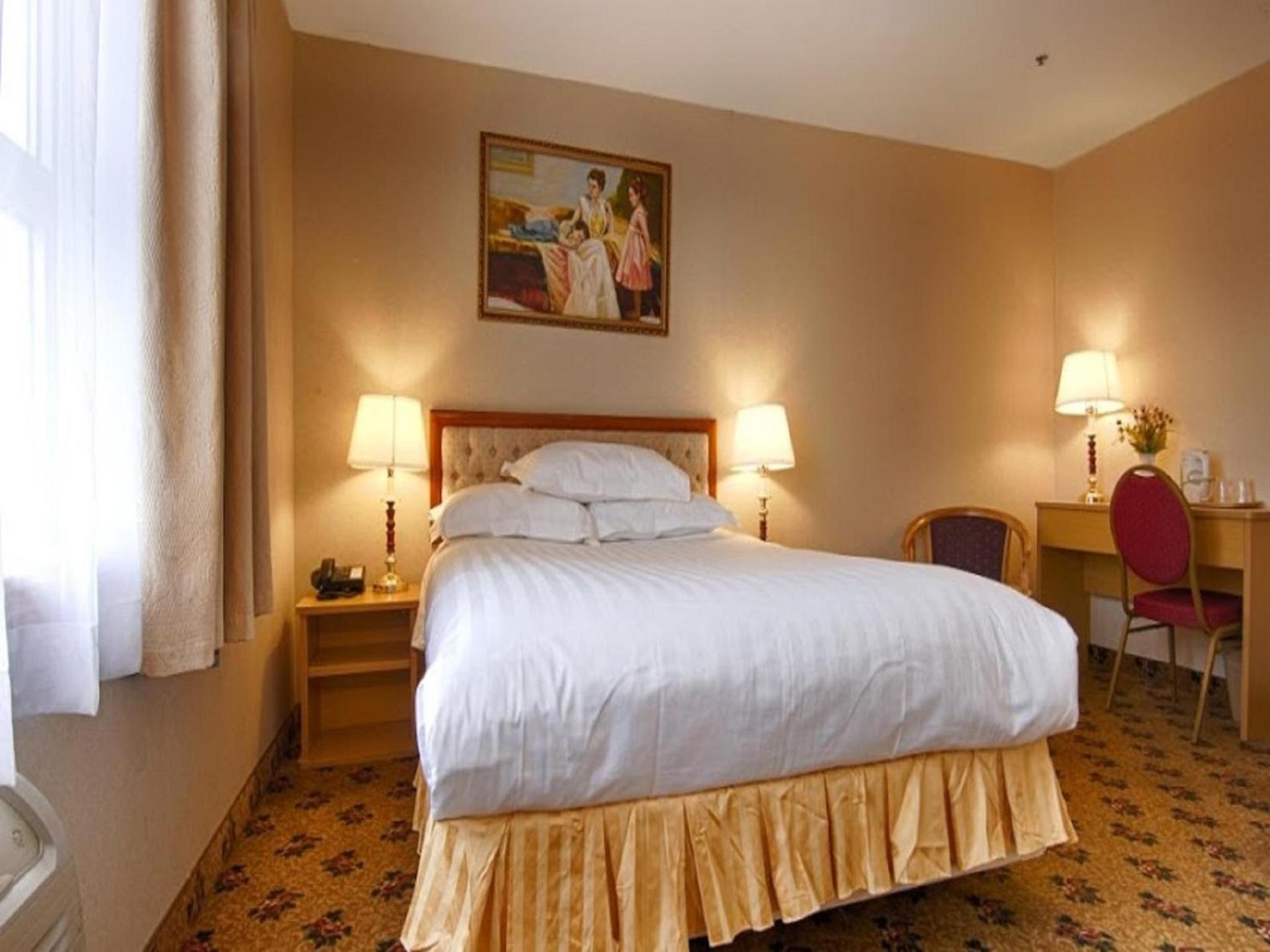 Flushing Hotel photo 28