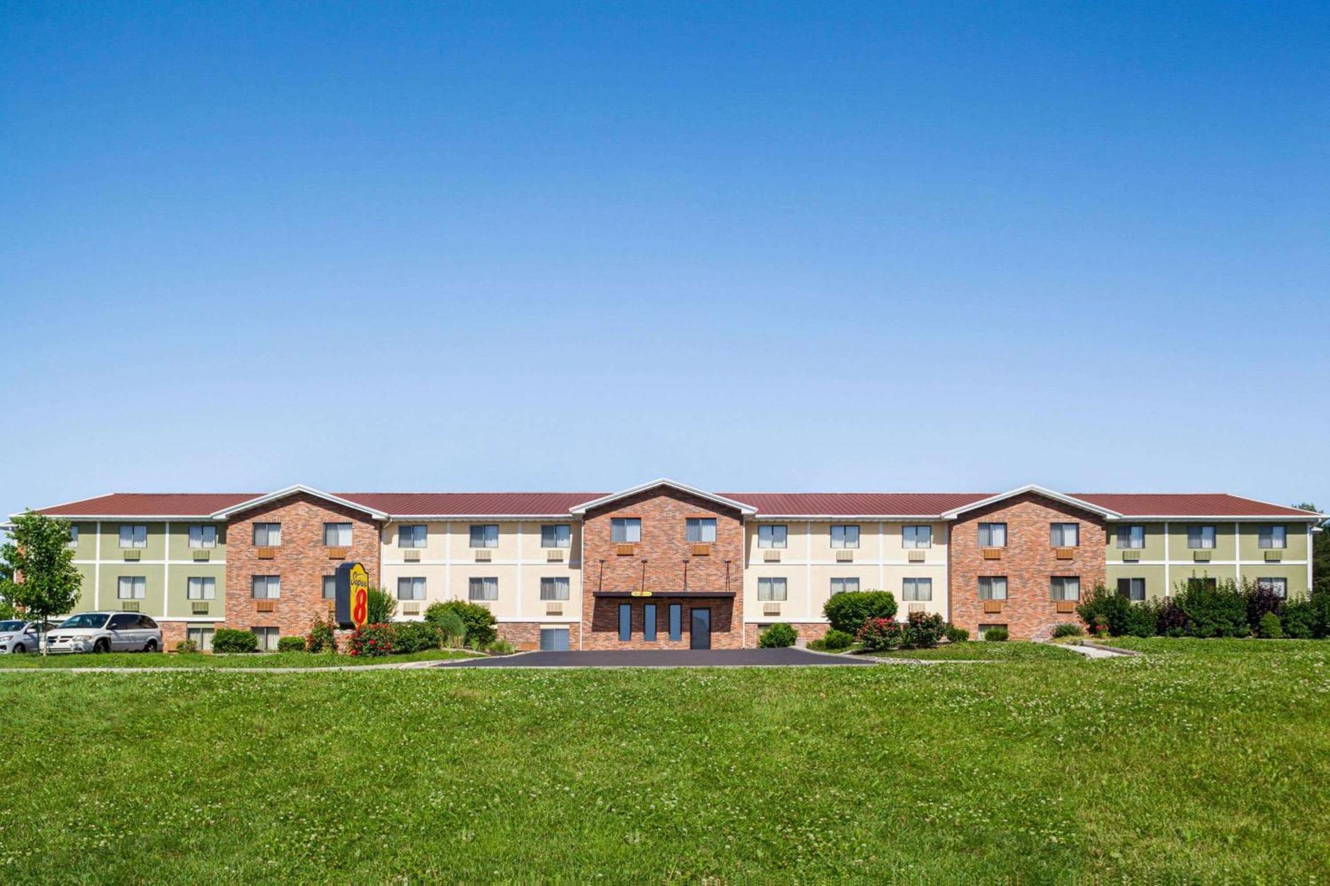Super 8 by Wyndham Lenexa Overland Park Area/Mall Area photo 10