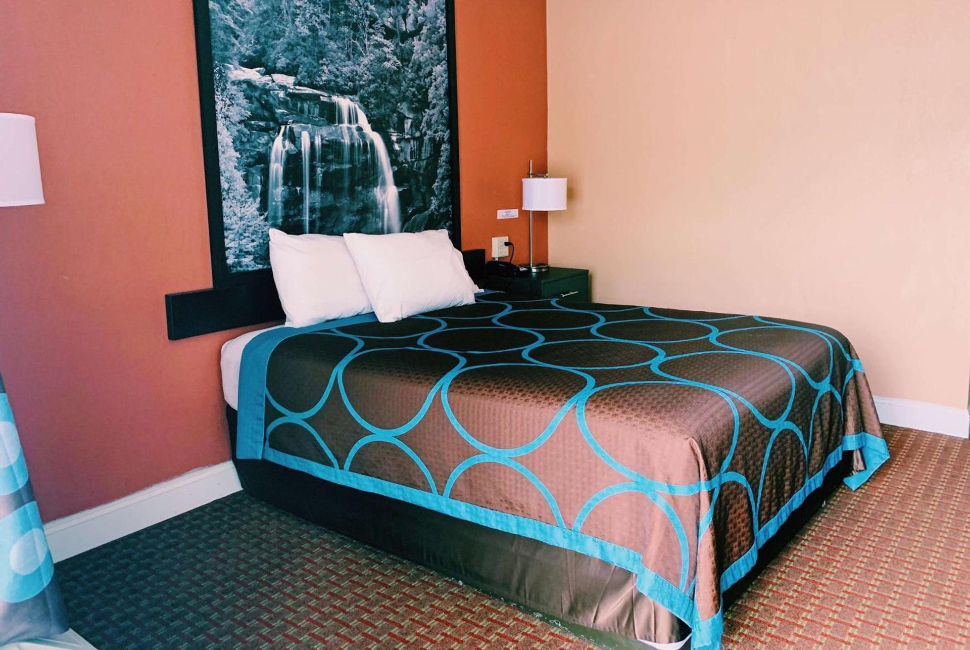 Super 8 by Wyndham Marion NC photo 4
