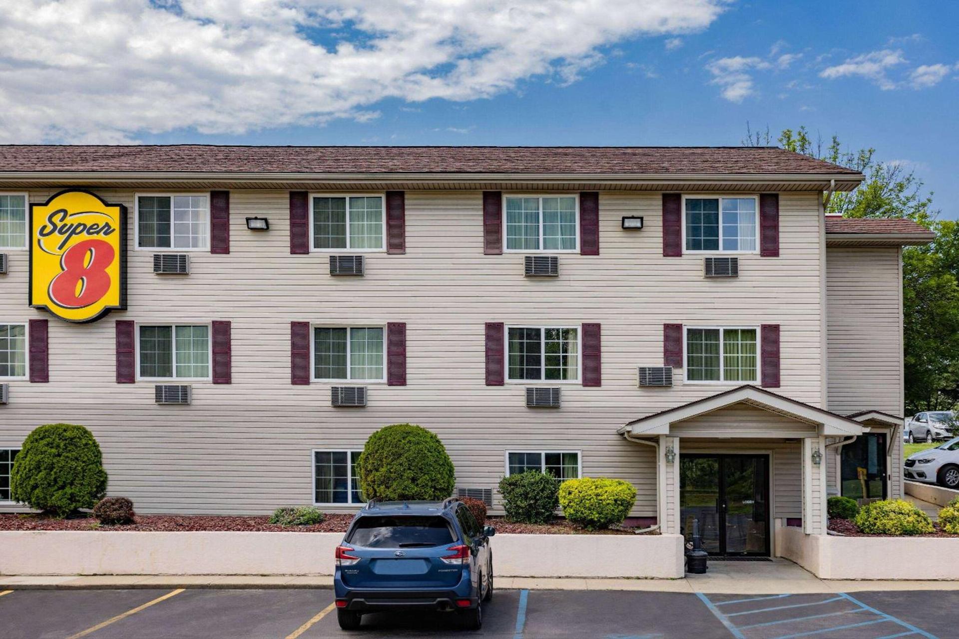 Super 8 by Wyndham Johnstown/Gloversville photo 2