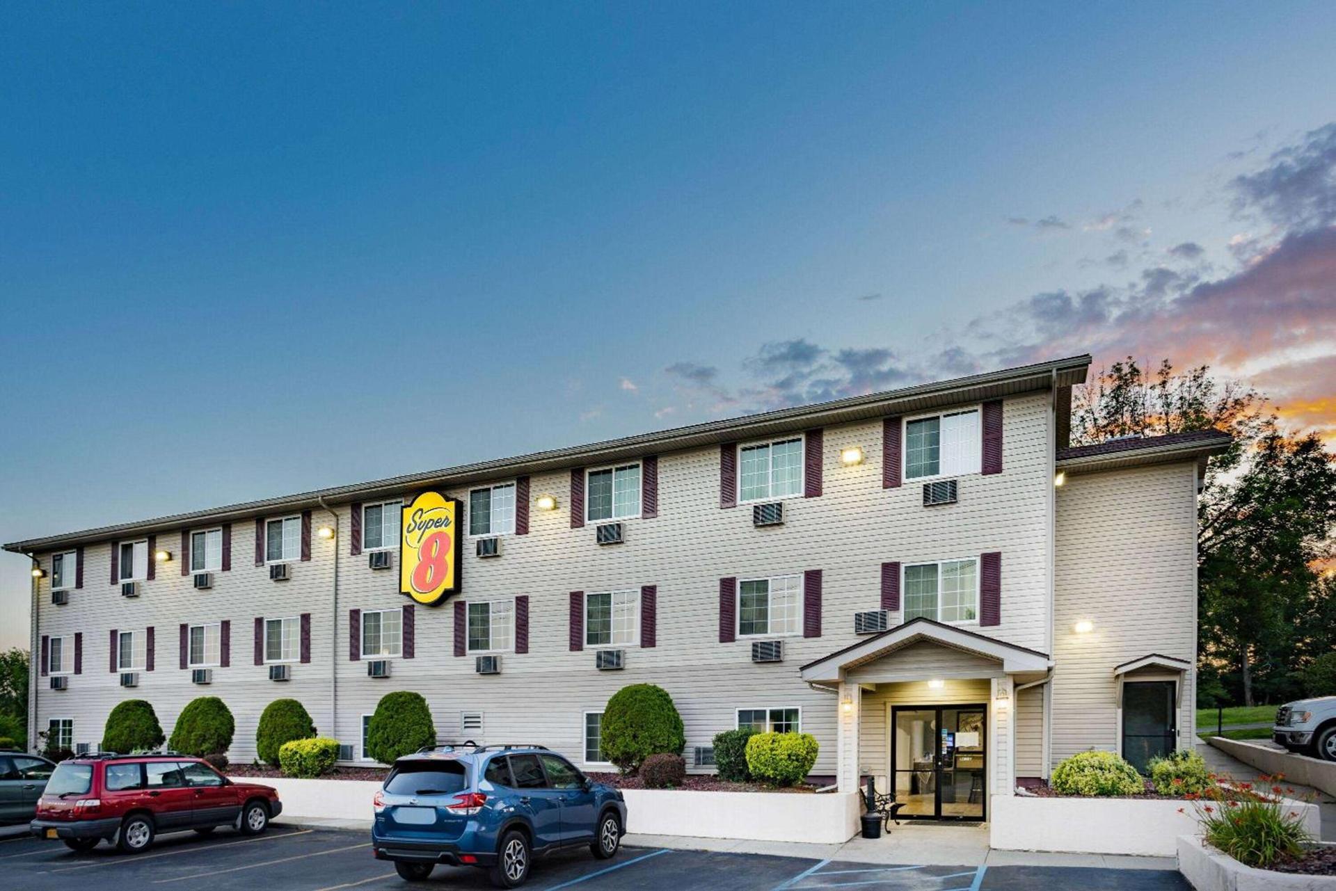 Super 8 by Wyndham Johnstown/Gloversville photo 3